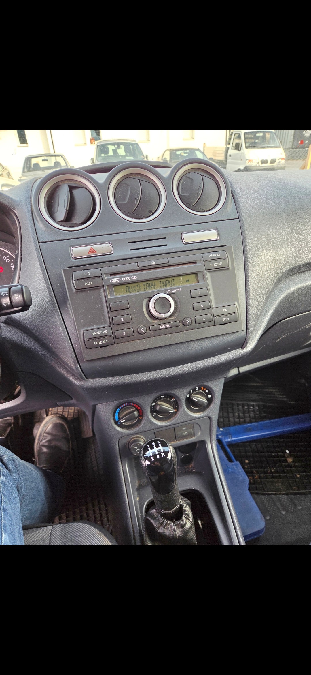 FORD Transit Connect Van T220 1.8 TDCi S Level 3-image-7