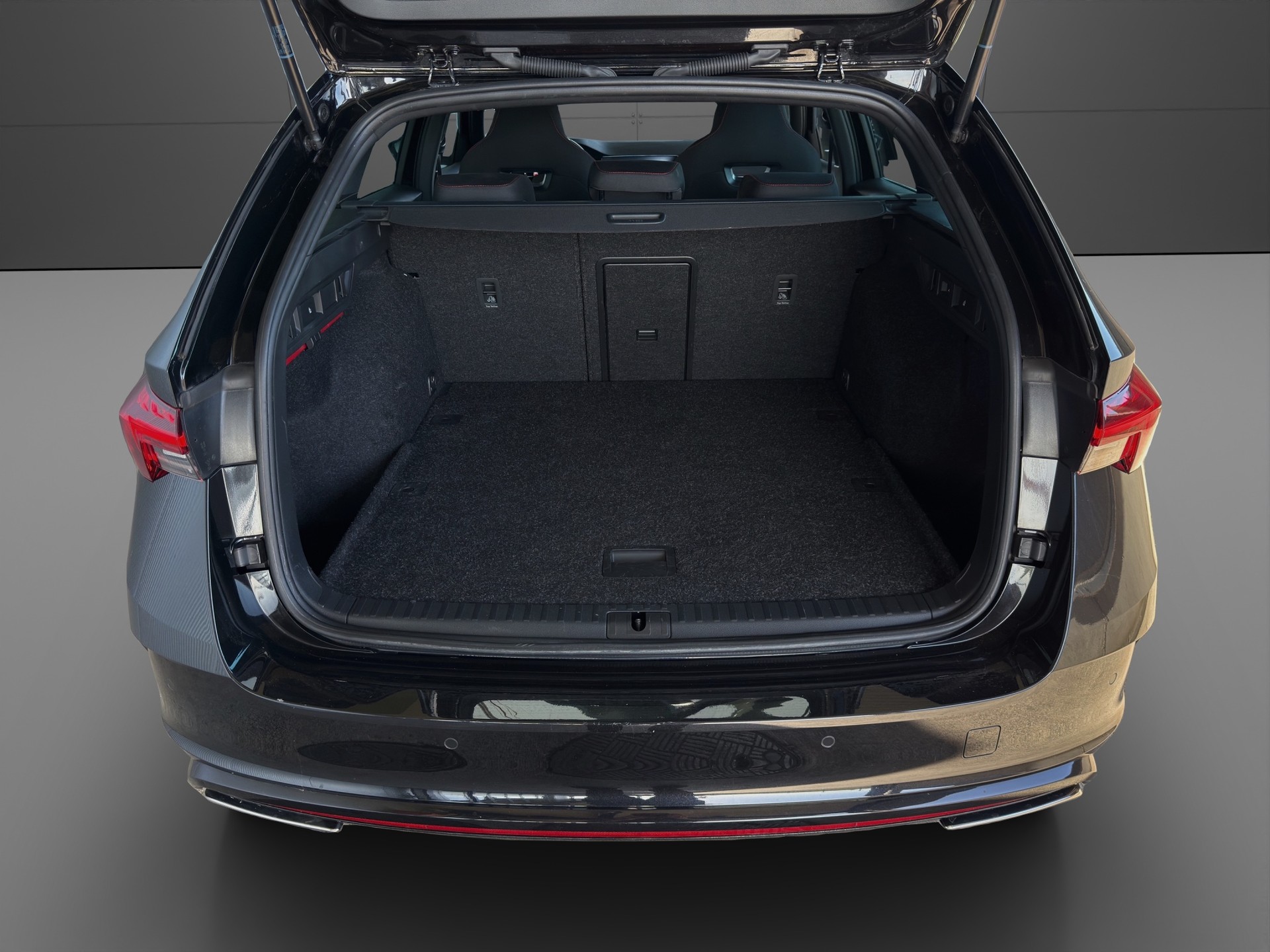 SKODA Octavia Combi 2.0 TDI DSG RS 4x4-image-4