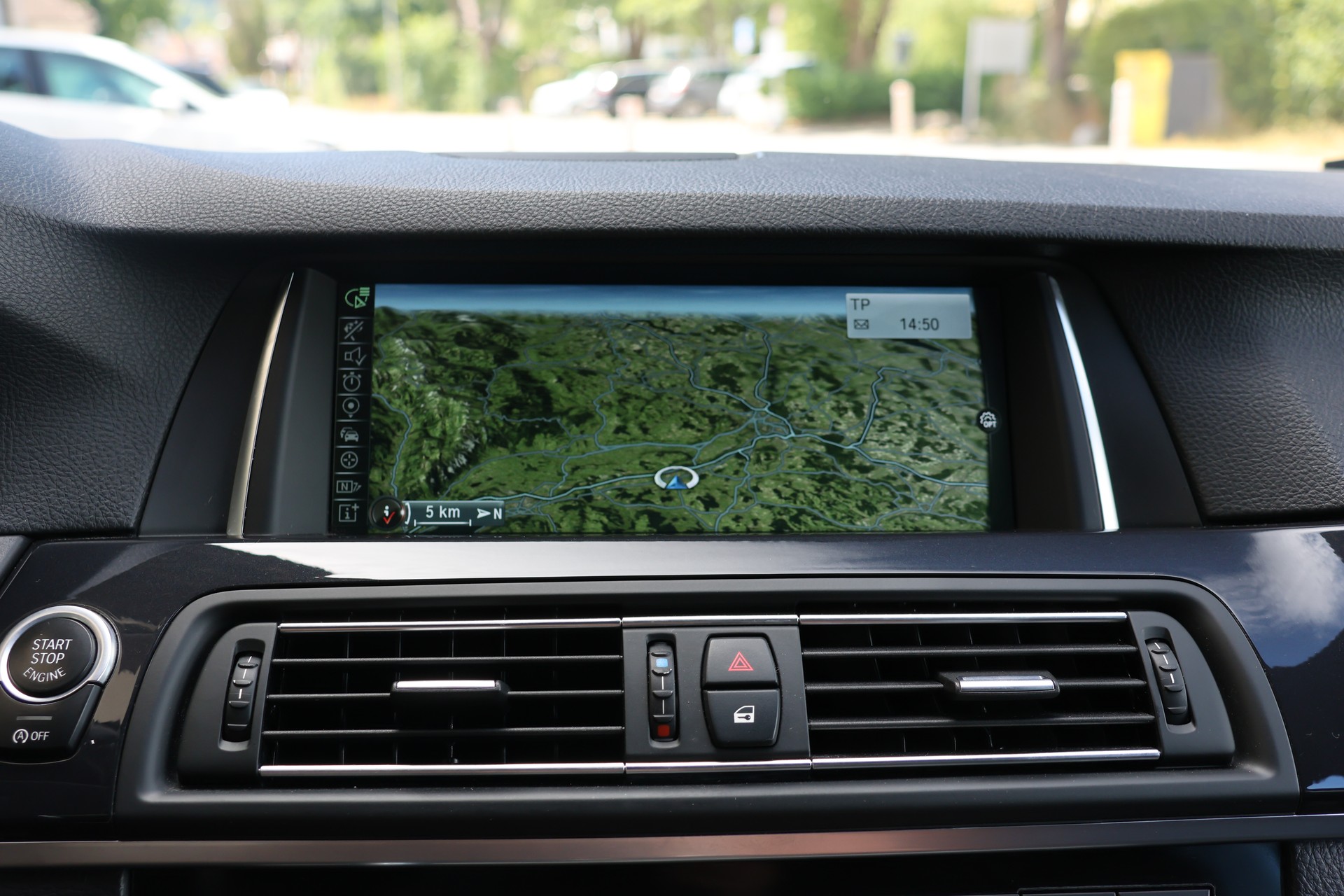 BMW 535d Touring M Sport xDrive Steptronic-image-21