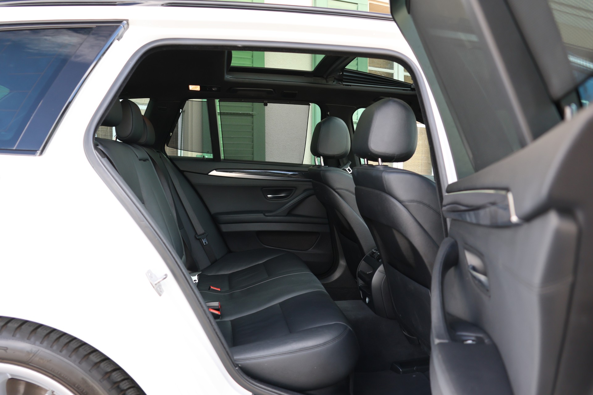 BMW 535d Touring M Sport xDrive Steptronic-image-14