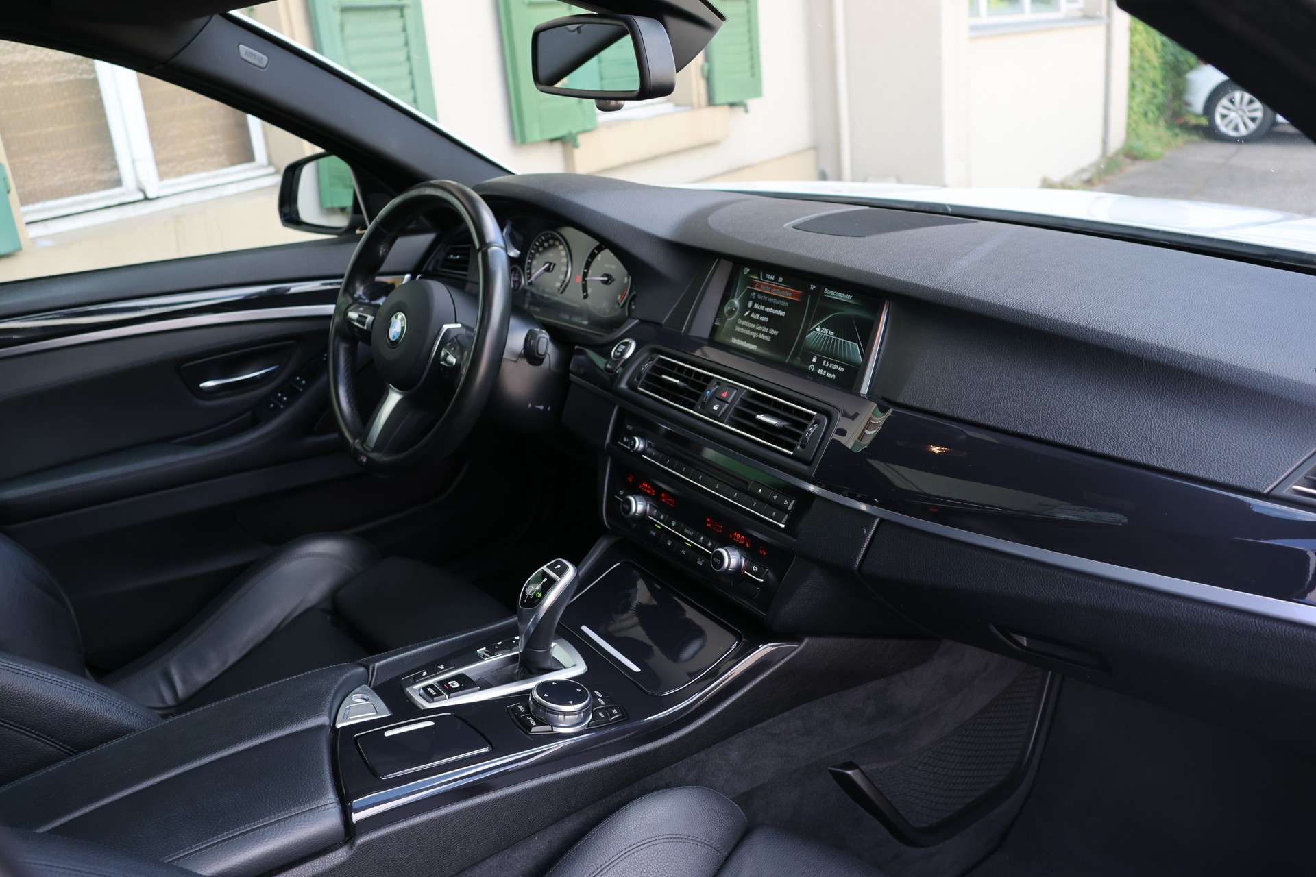 BMW 535d Touring M Sport xDrive Steptronic-image-11