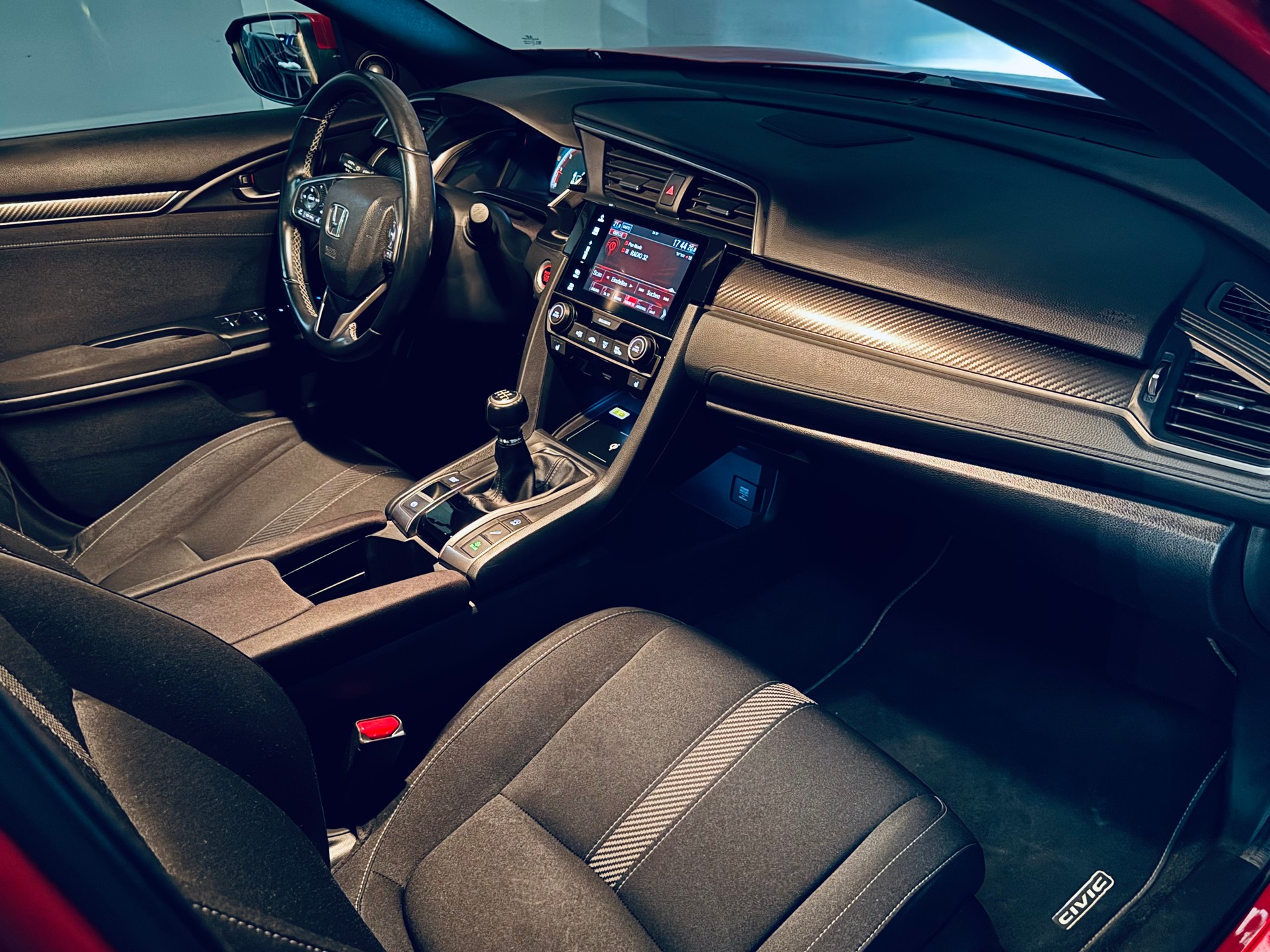 HONDA Civic 1.5 VTEC Sport-image-14