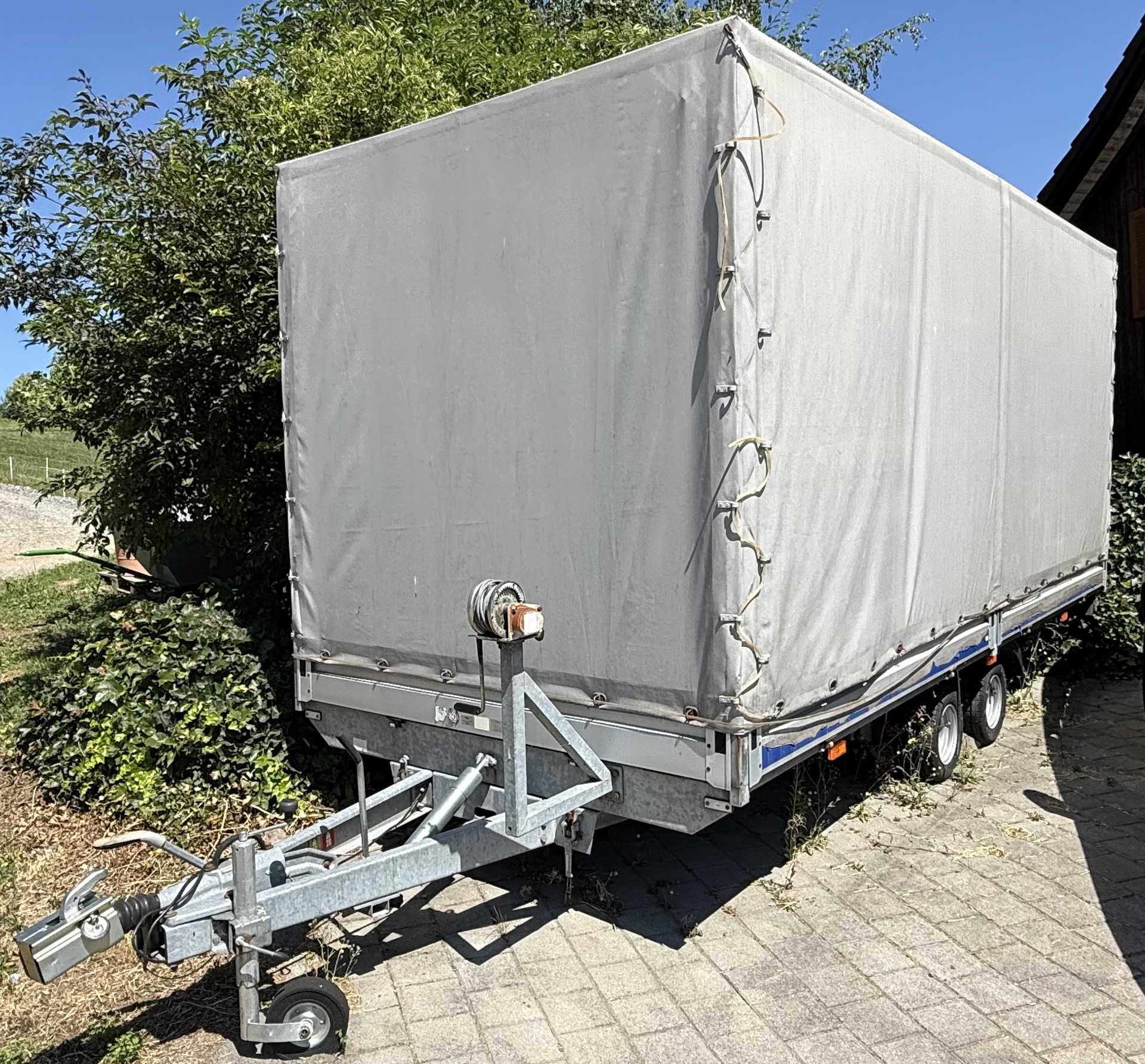 BLYSS Lenka 3000 Planen-/KfZ-Transporter mit Rampe-image-0
