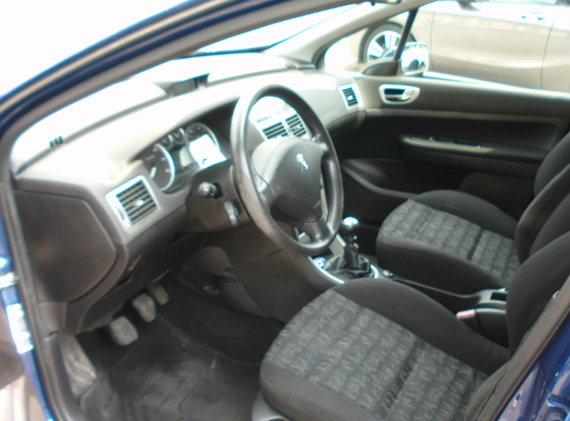 PEUGEOT 307 2.0 HDI XS-image-7