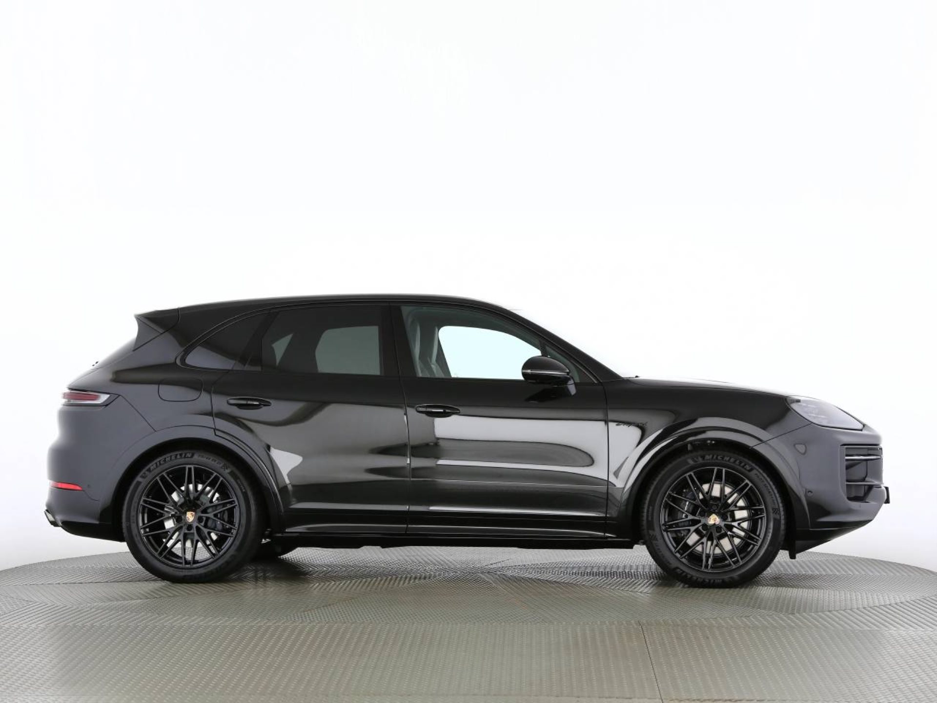 PORSCHE Cayenne E-Hybrid Black Edition-image-22