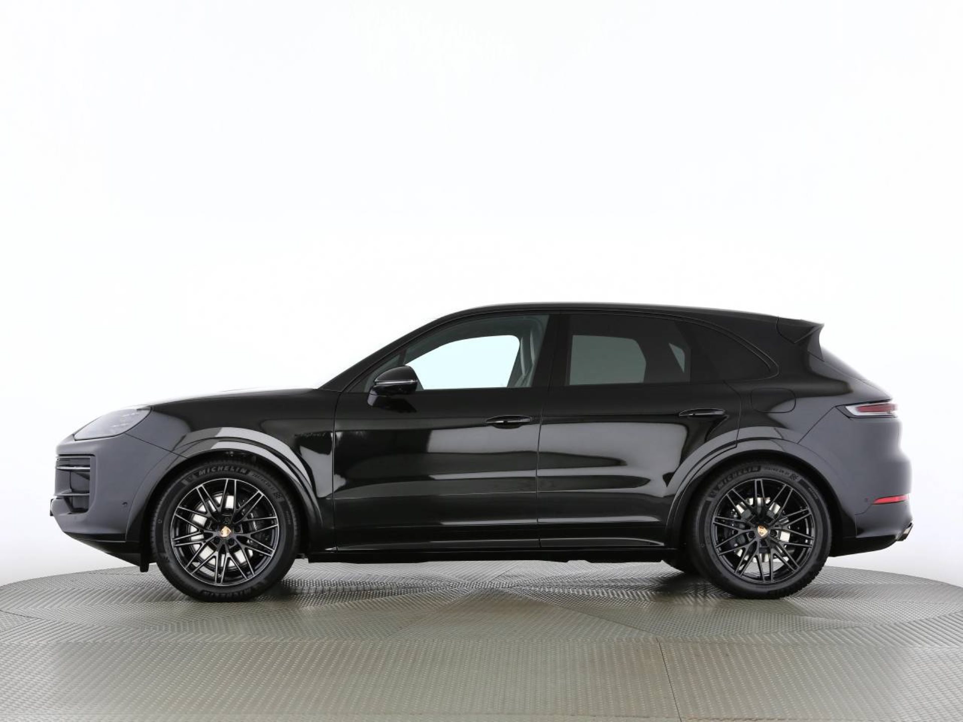 PORSCHE Cayenne E-Hybrid Black Edition-image-12