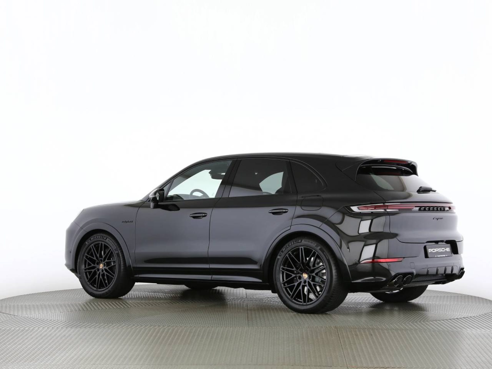 PORSCHE Cayenne E-Hybrid Black Edition-image-15