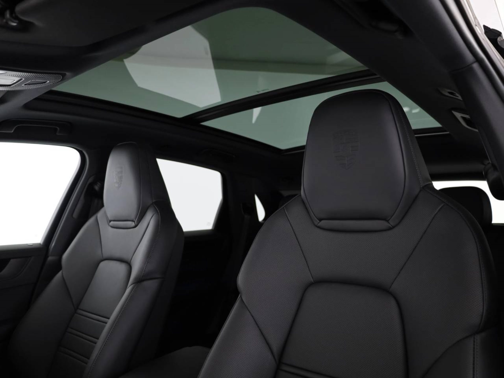 PORSCHE Cayenne E-Hybrid Black Edition-image-4