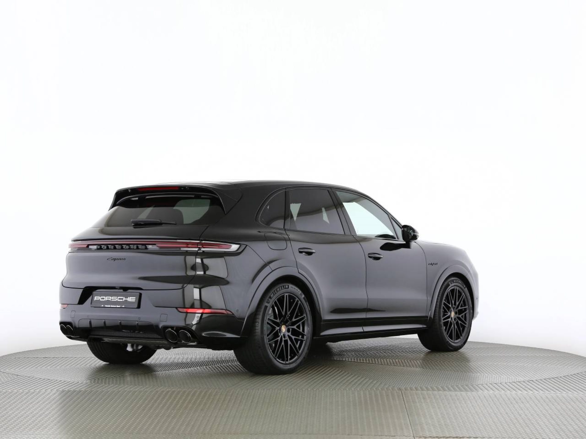 PORSCHE Cayenne E-Hybrid Black Edition-image-20