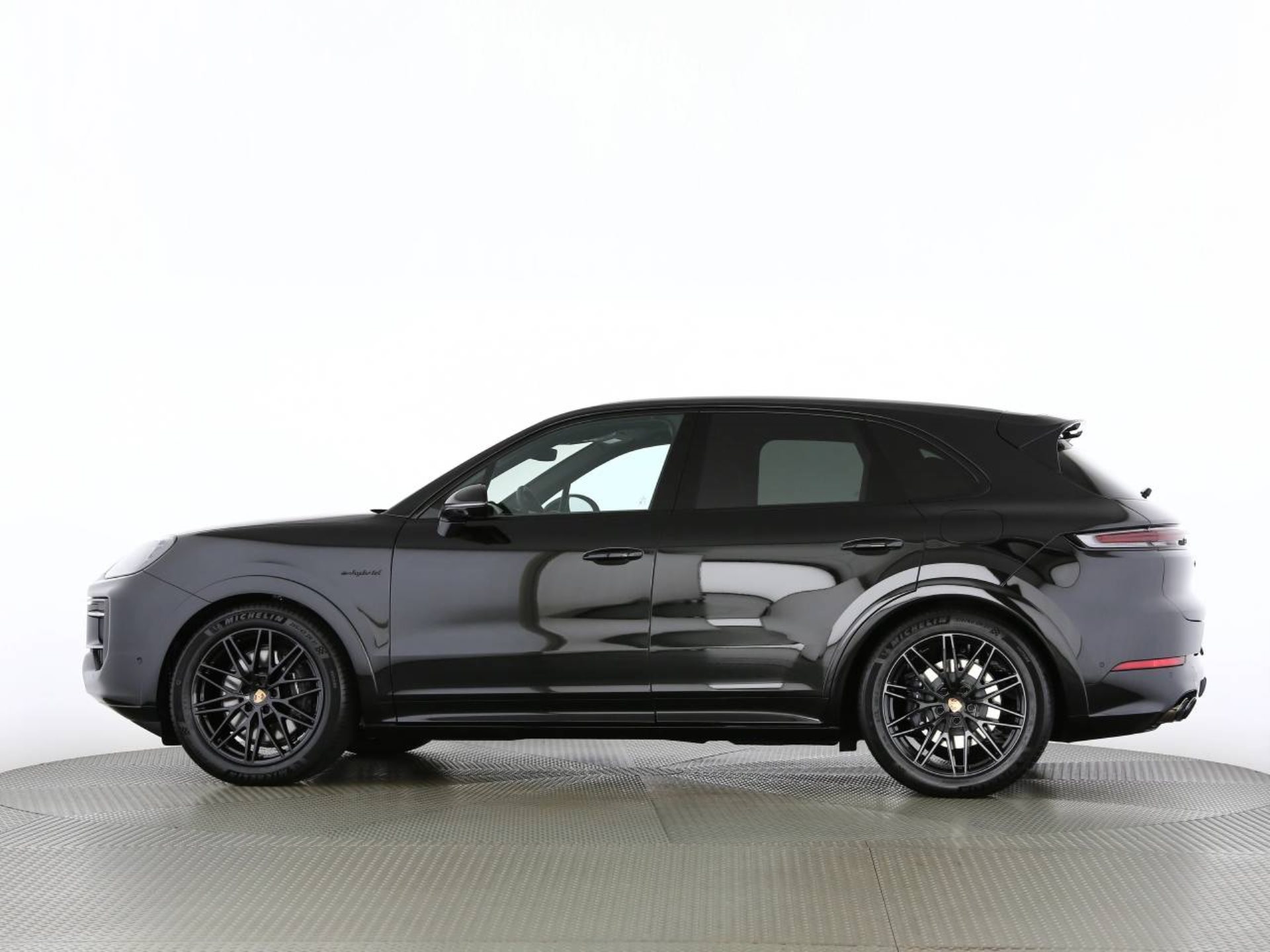 PORSCHE Cayenne E-Hybrid Black Edition-image-13