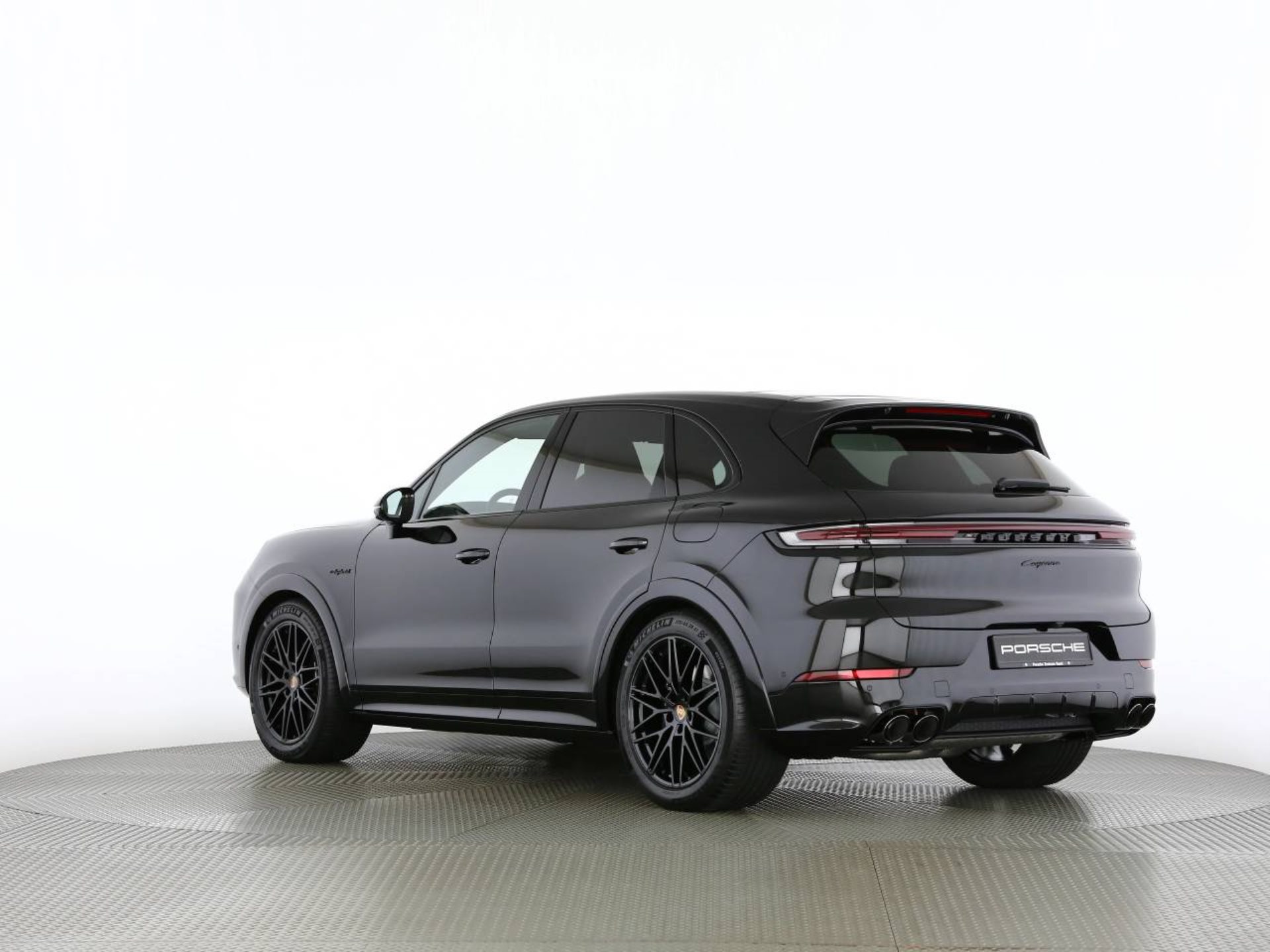PORSCHE Cayenne E-Hybrid Black Edition-image-16