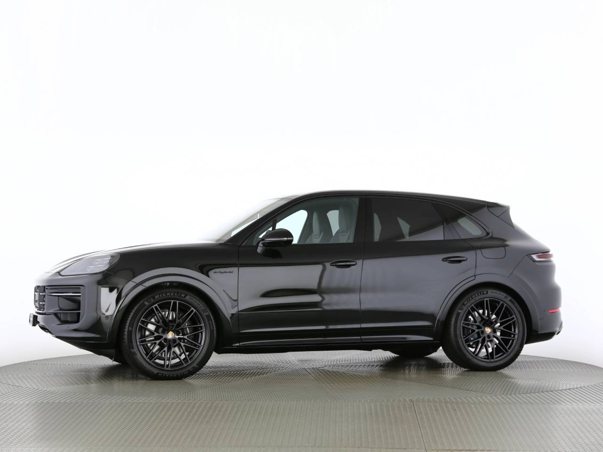 PORSCHE Cayenne E-Hybrid Black Edition-image-11