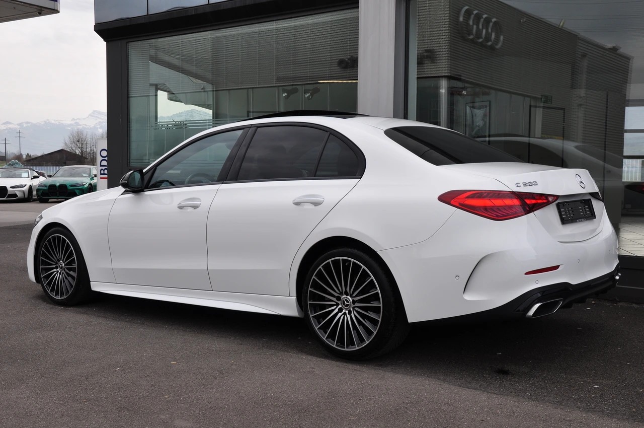 MERCEDES-BENZ C 300 4Matic AMG Line-image-5