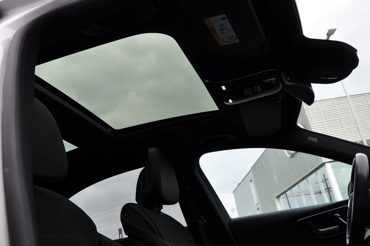 MERCEDES-BENZ C 300 4Matic AMG Line-image-16