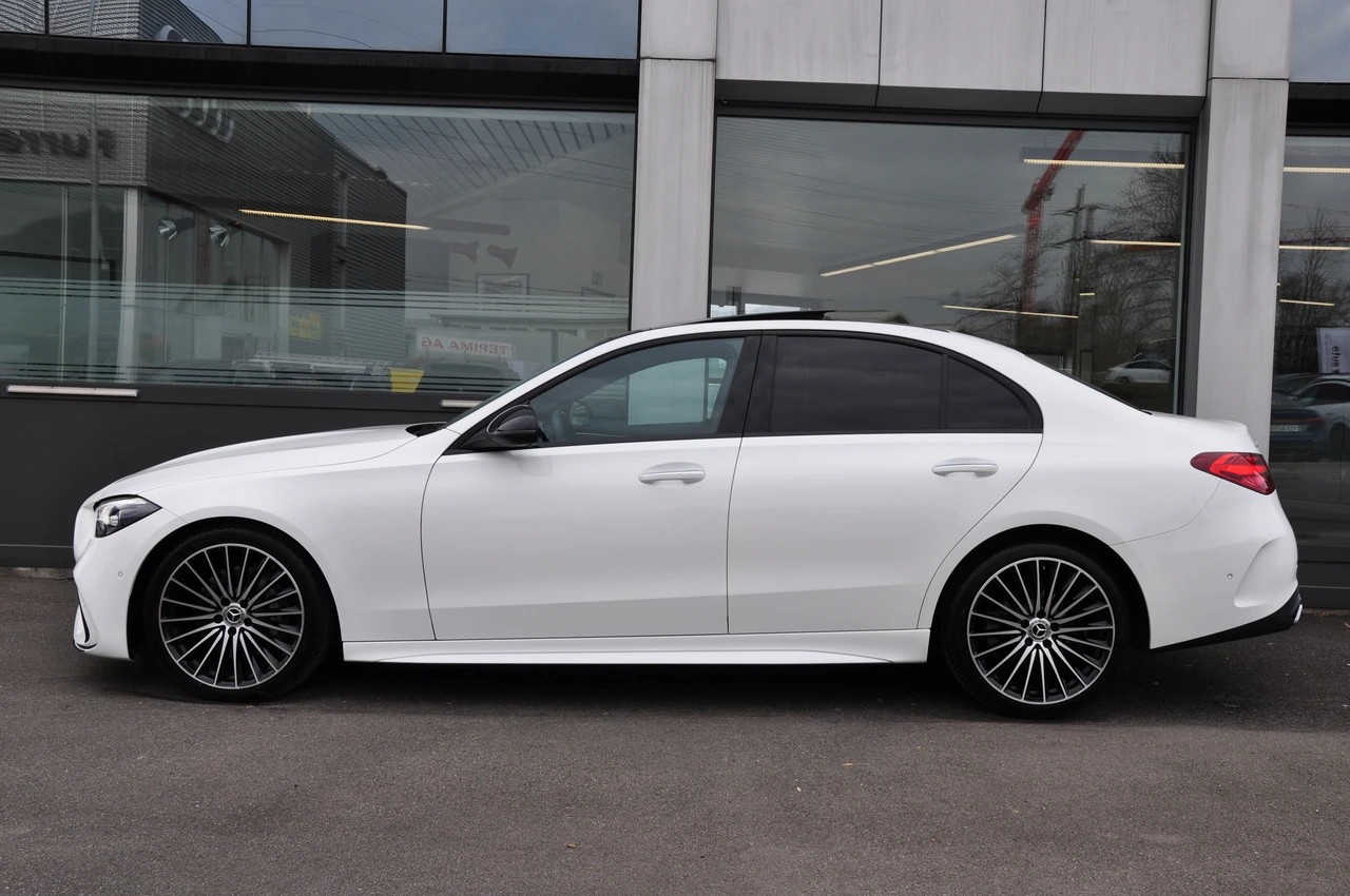 MERCEDES-BENZ C 300 4Matic AMG Line-image-4