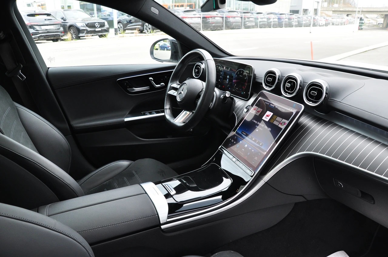 MERCEDES-BENZ C 300 4Matic AMG Line-image-13