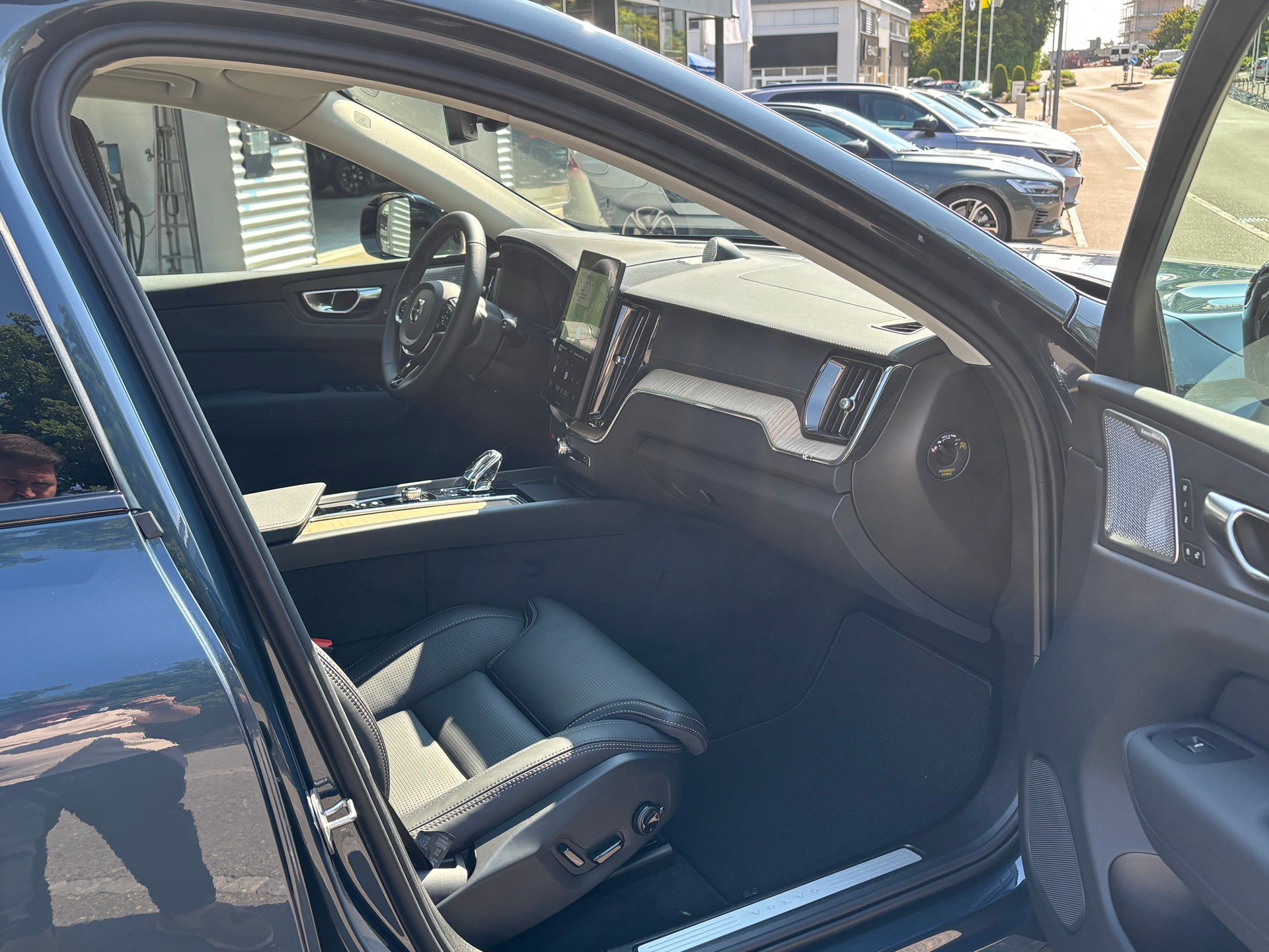VOLVO XC60 2.0 T8 TE Ultra Dark eAWD-image-6