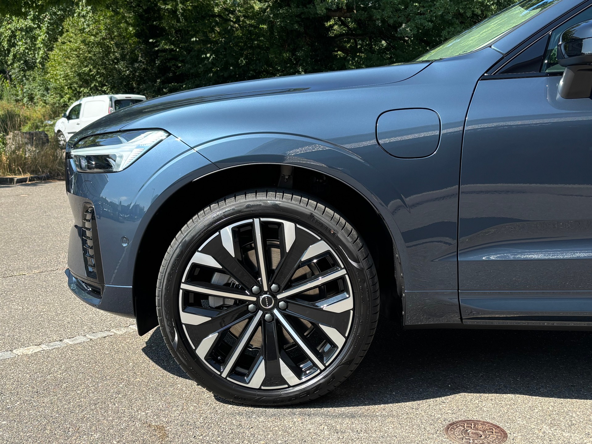 VOLVO XC60 2.0 T8 TE Ultra Dark eAWD-showroom-element-1