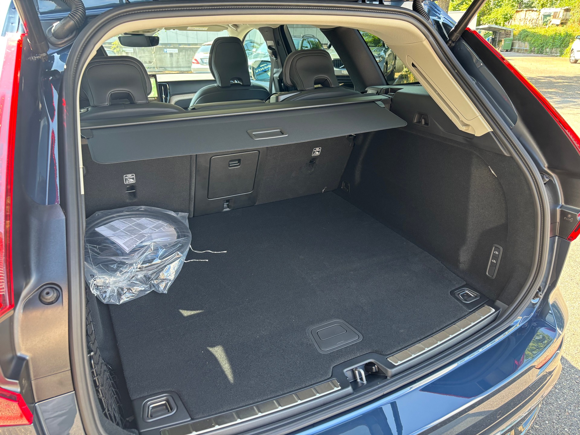 VOLVO XC60 2.0 T8 TE Ultra Dark eAWD-image-9