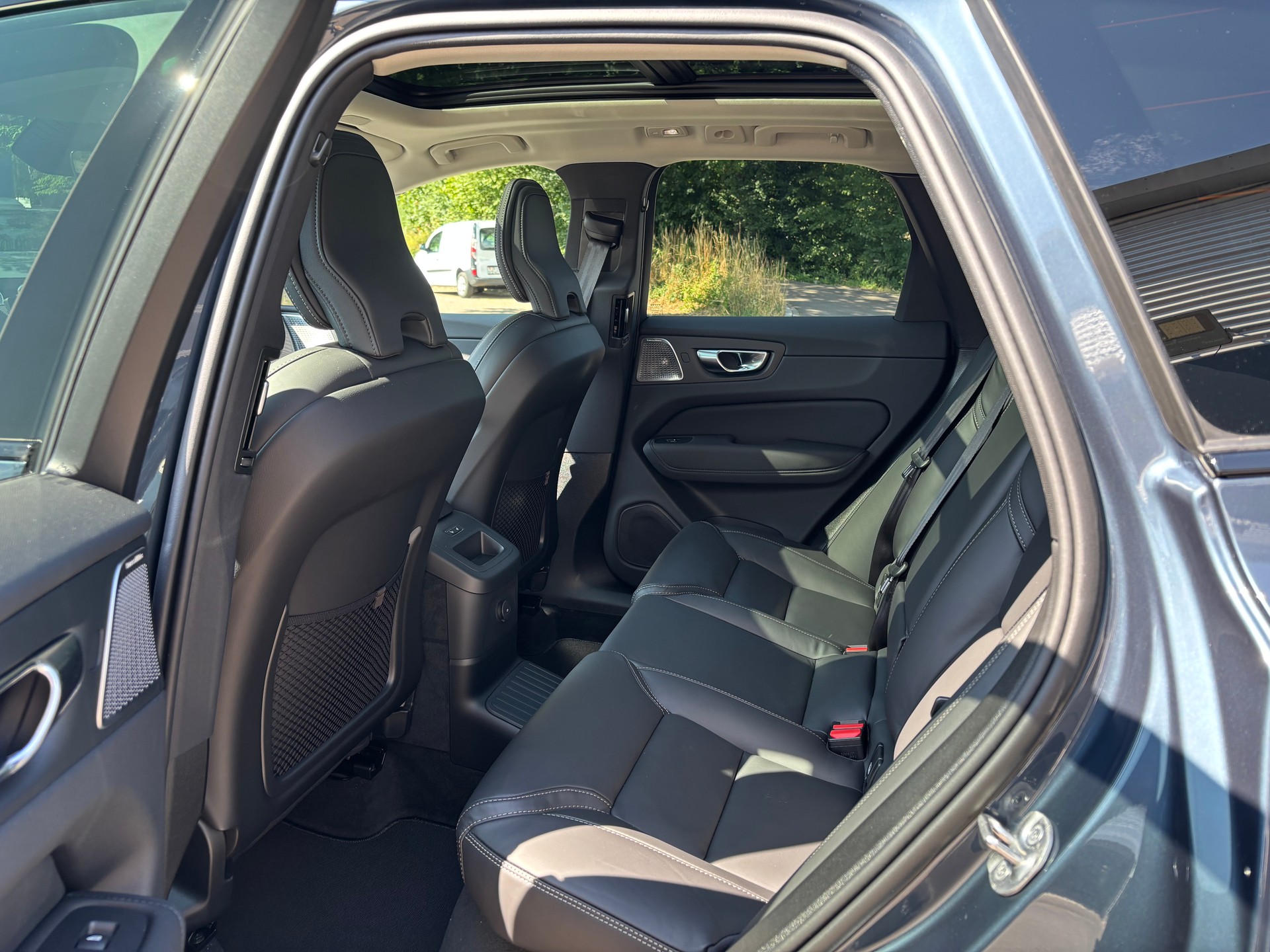 VOLVO XC60 2.0 T8 TE Ultra Dark eAWD-image-11