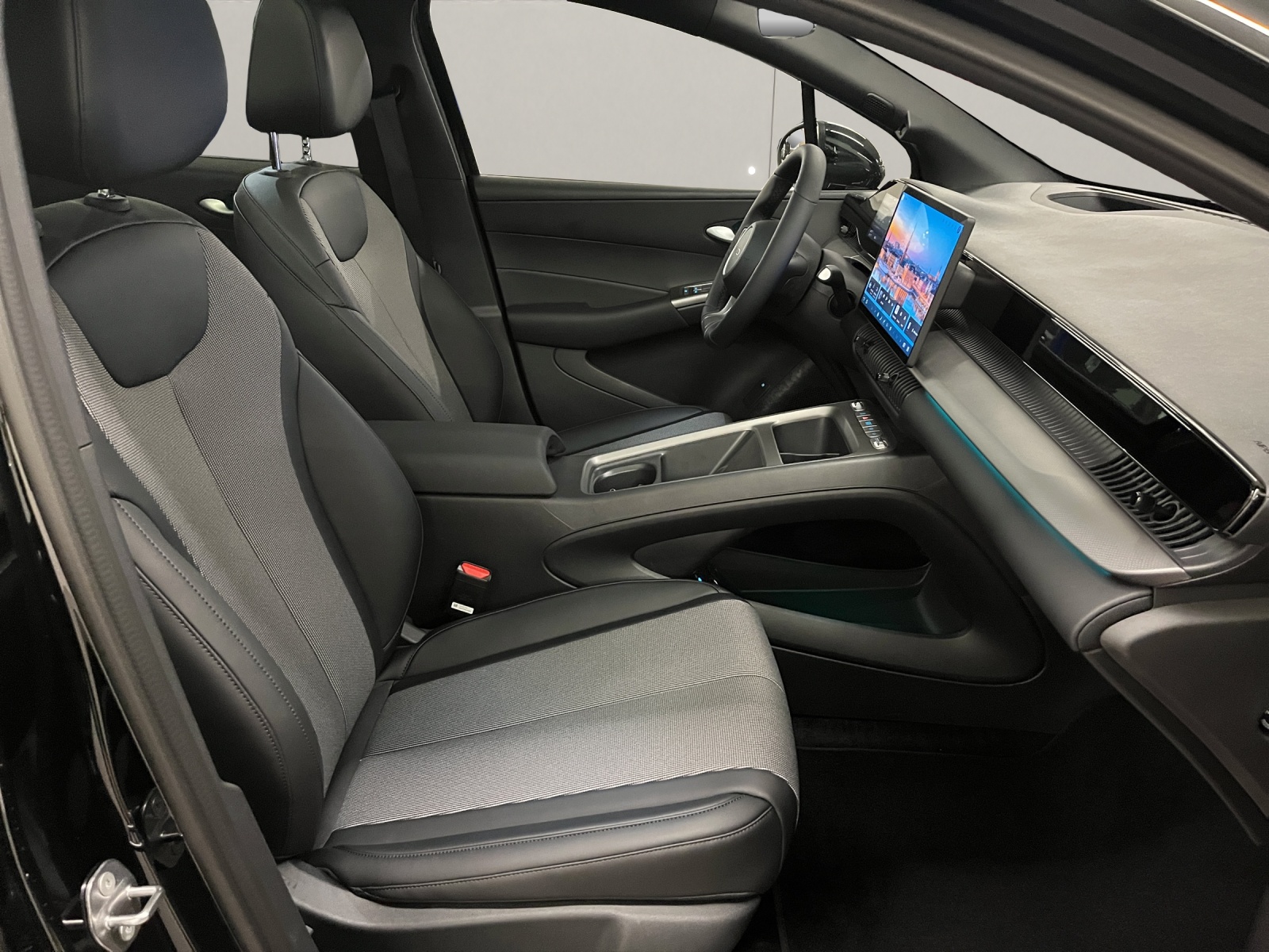 BYD Dolphin G DM-i Comfort-image-13