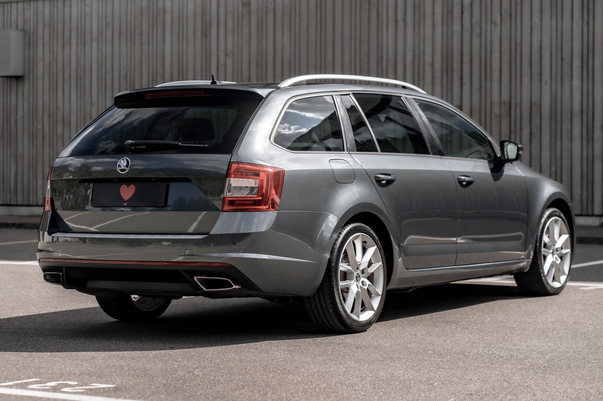 SKODA Octavia Combi 2.0 TDI RS DSG * FRISCH AB MFK * WP & ZAHNRIEMEN ERSETZT * TOP GEPFLEGTES FAHRZEUG *-image-4