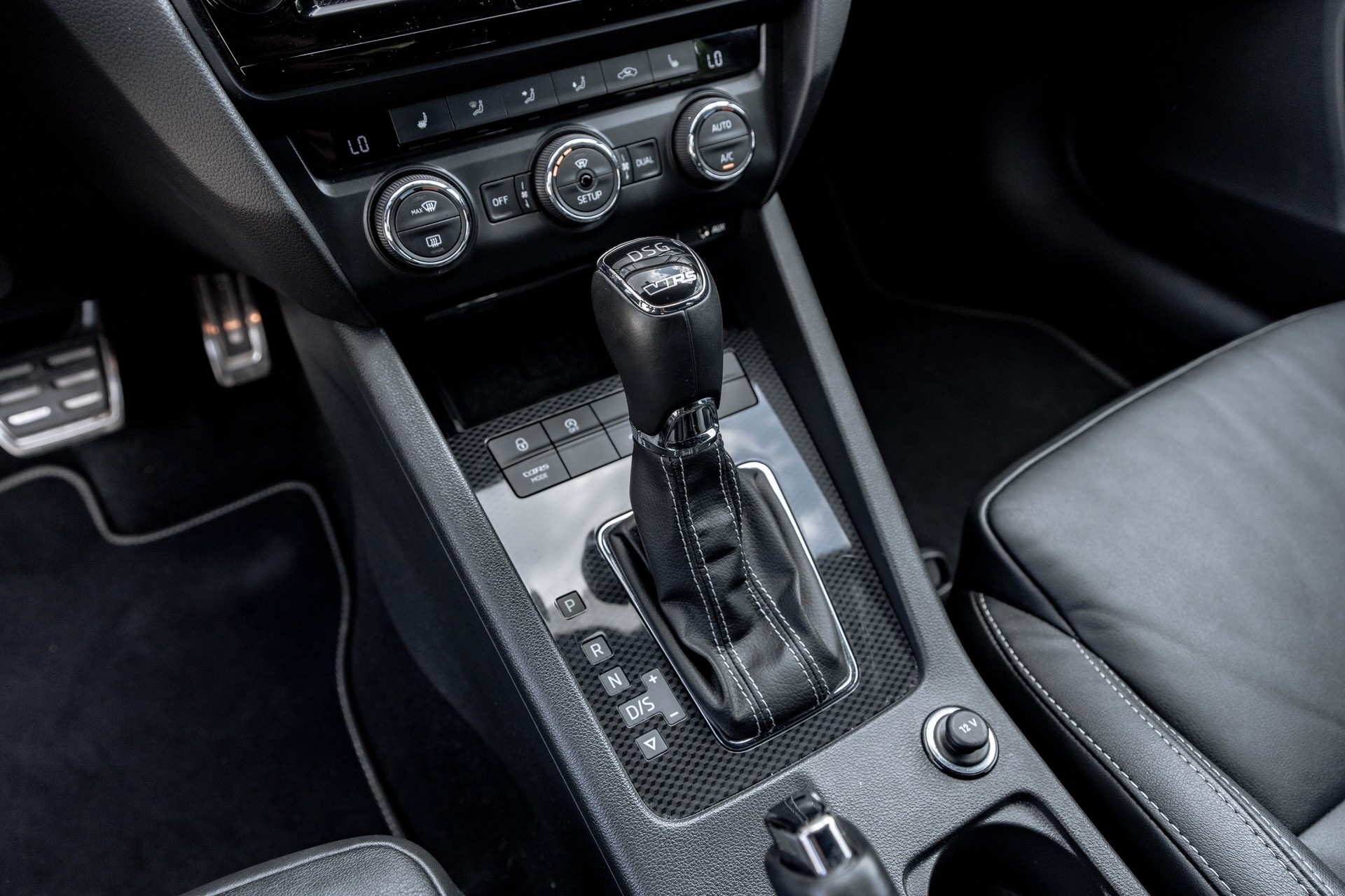 SKODA Octavia Combi 2.0 TDI RS DSG * FRISCH AB MFK * WP & ZAHNRIEMEN ERSETZT * TOP GEPFLEGTES FAHRZEUG *-image-27