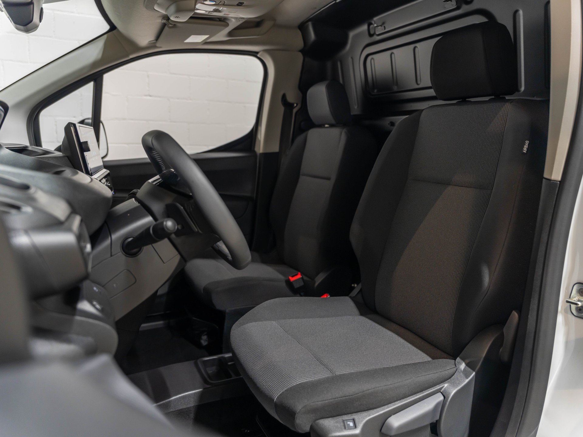 PEUGEOT e-Partner Long 50kWh Premium-image-7