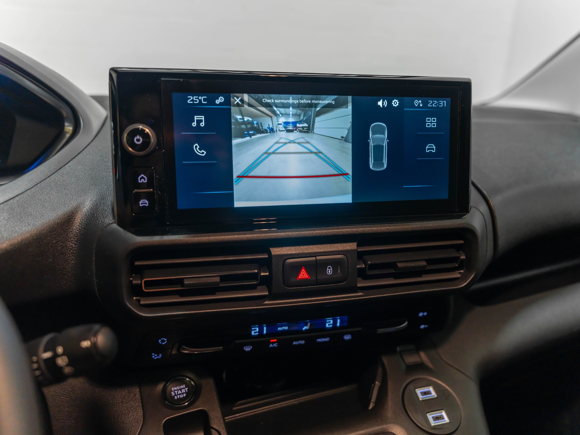 PEUGEOT e-Partner Long 50kWh Premium-image-4