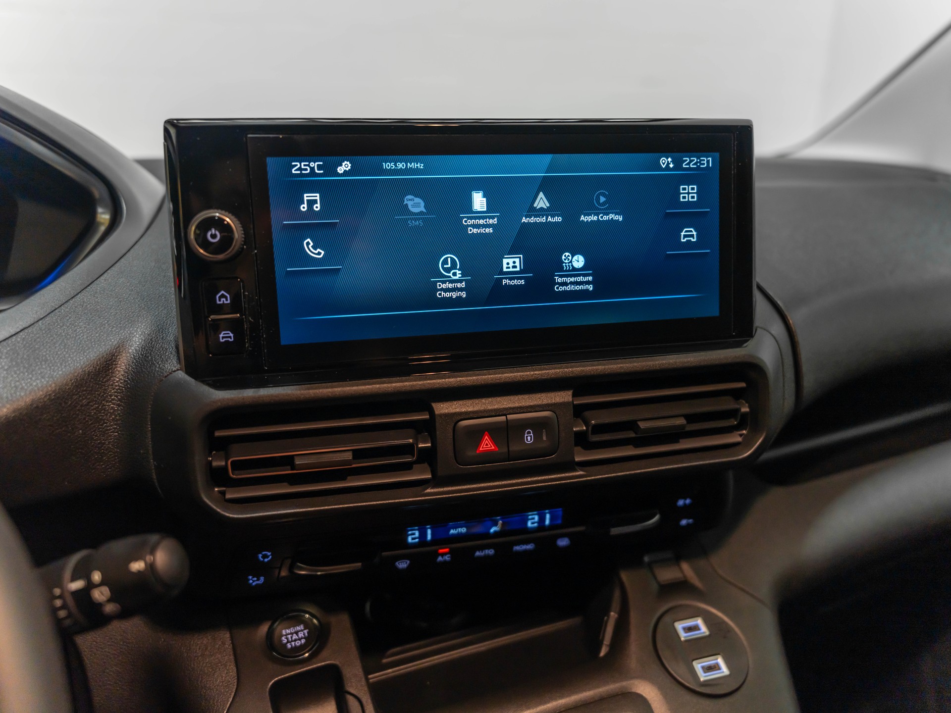 PEUGEOT e-Partner Long 50kWh Premium-image-10