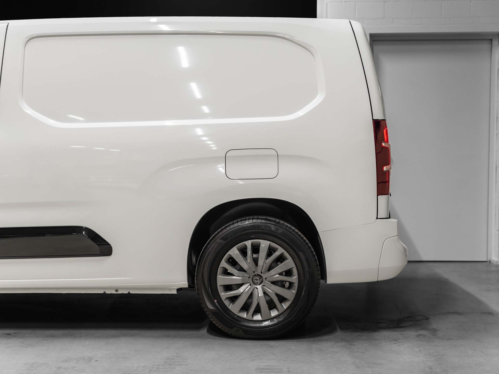PEUGEOT e-Partner Long 50kWh Premium-image-20
