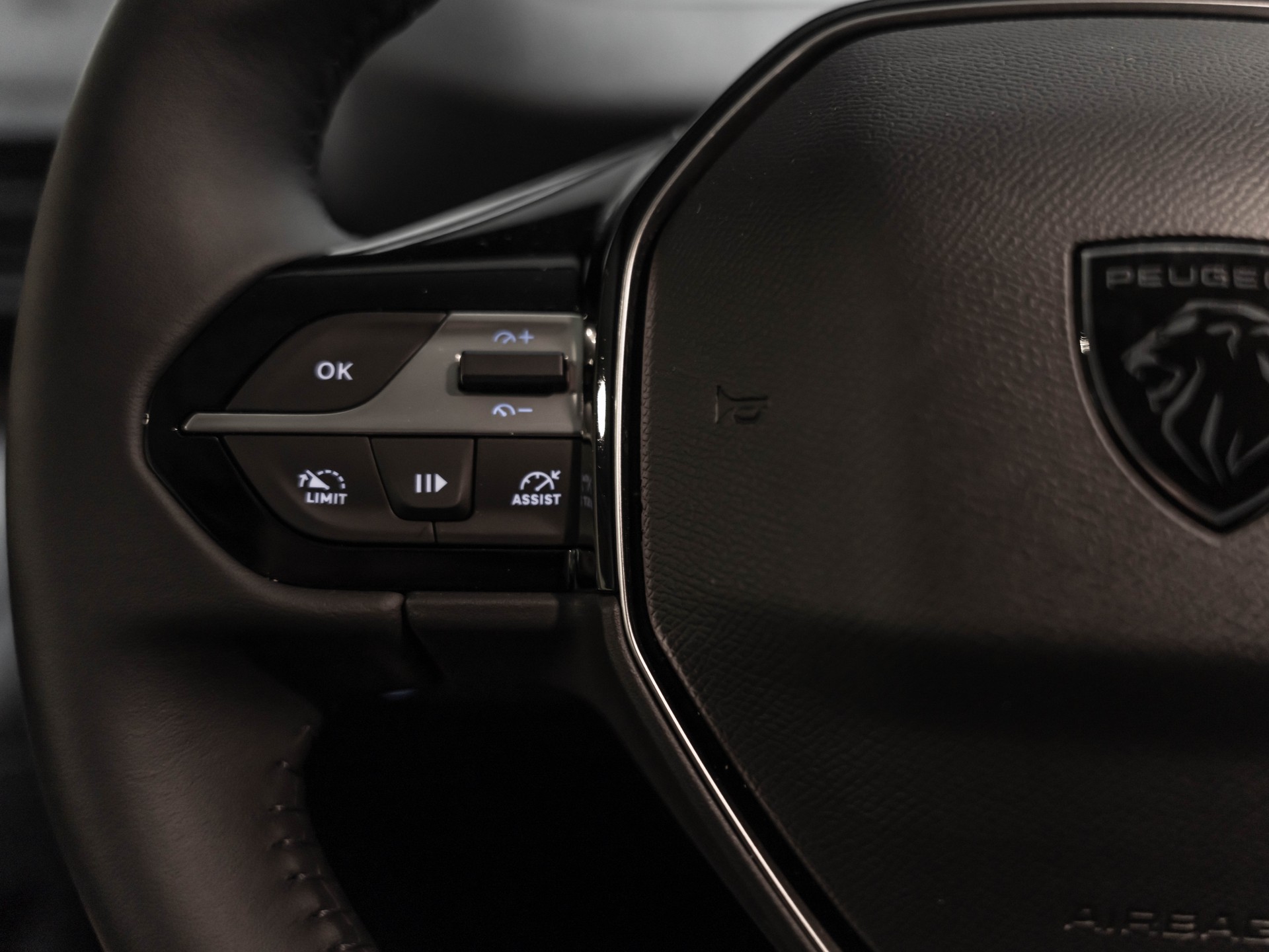 PEUGEOT e-Partner Long 50kWh Premium-image-13