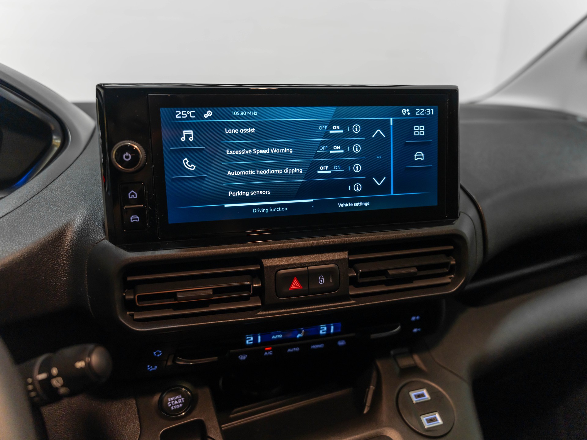PEUGEOT e-Partner Long 50kWh Premium-image-14