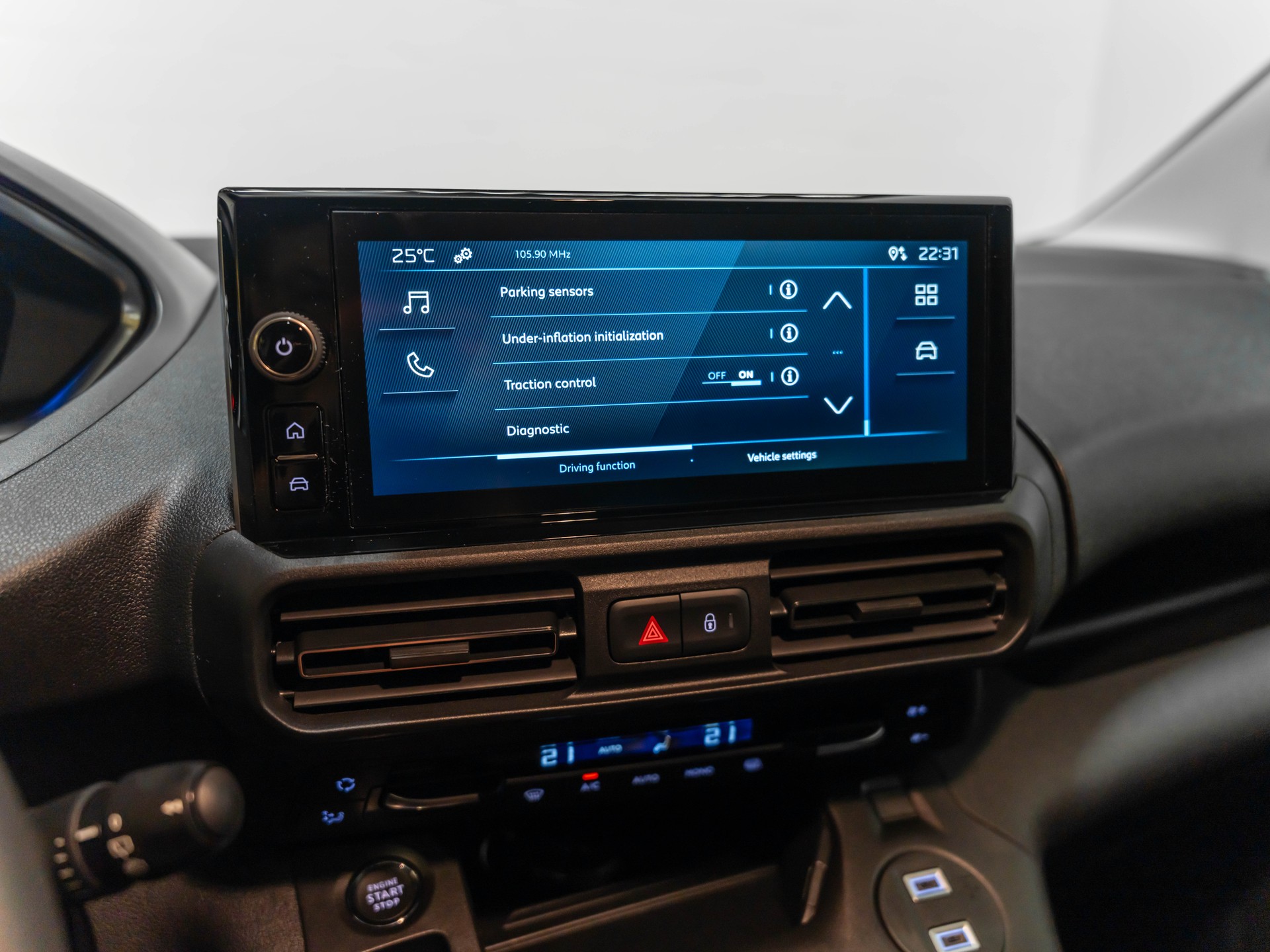 PEUGEOT e-Partner Long 50kWh Premium-image-5
