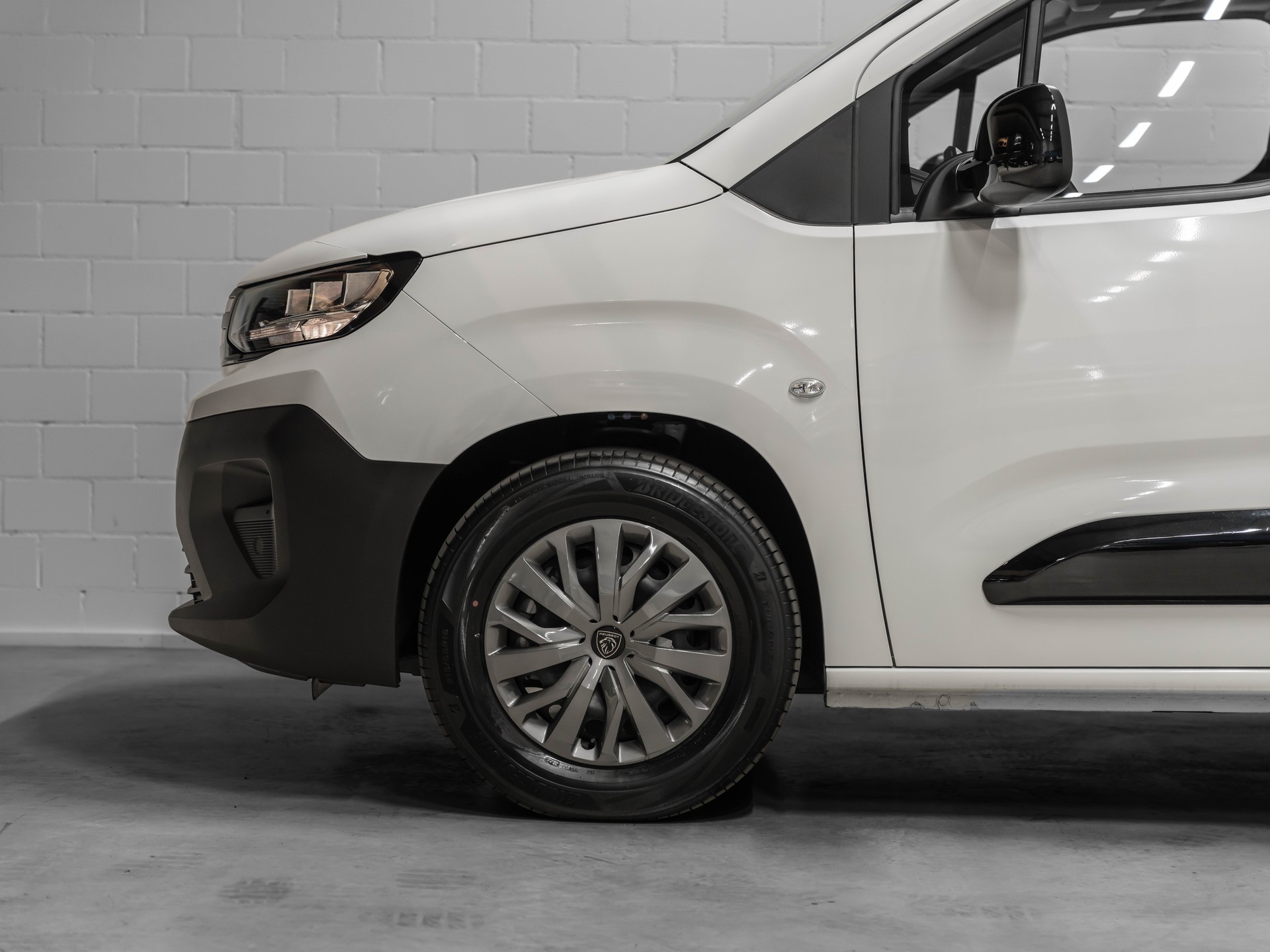 PEUGEOT e-Partner Long 50kWh Premium-image-1