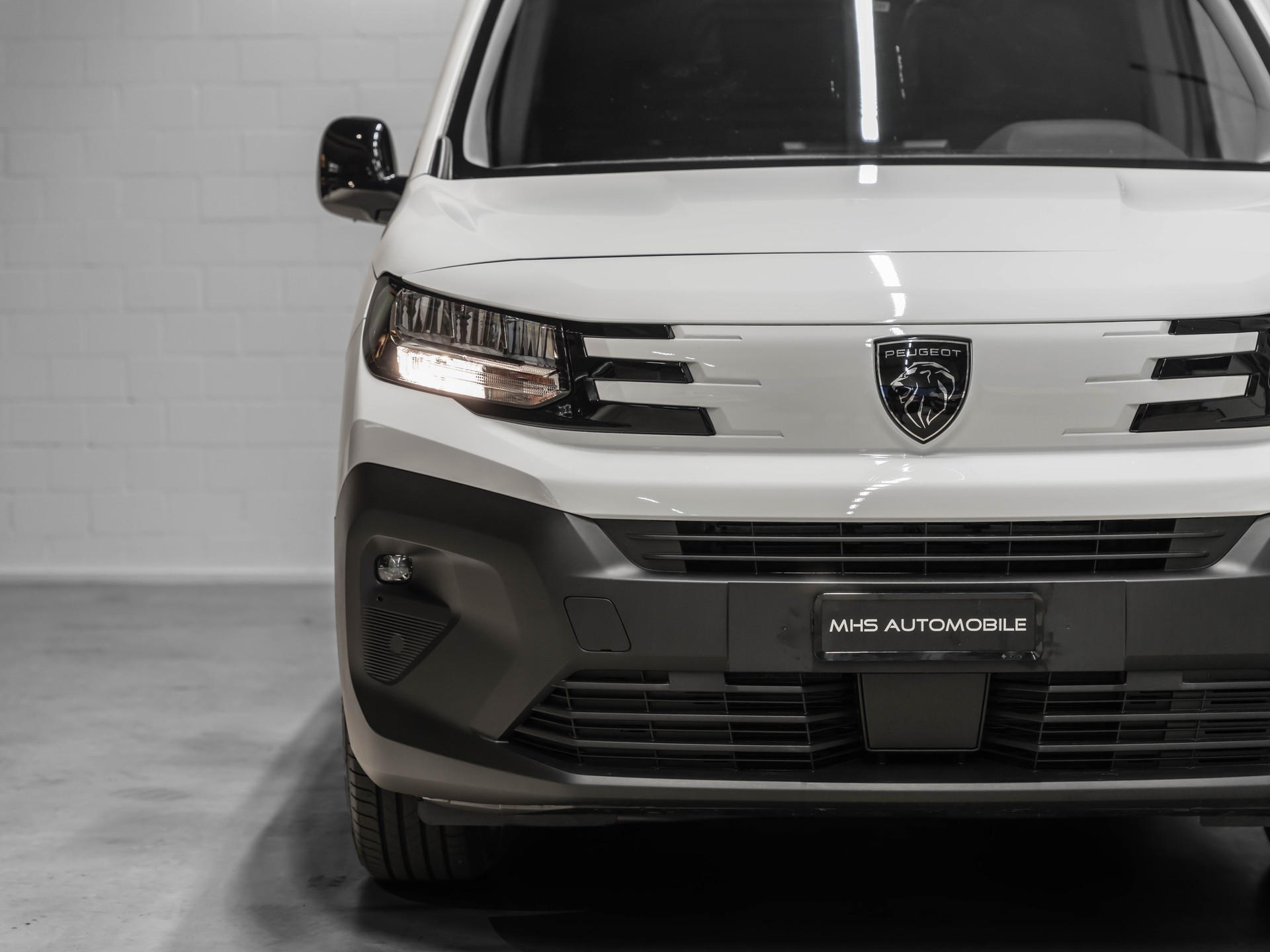 PEUGEOT e-Partner Long 50kWh Premium-image-3