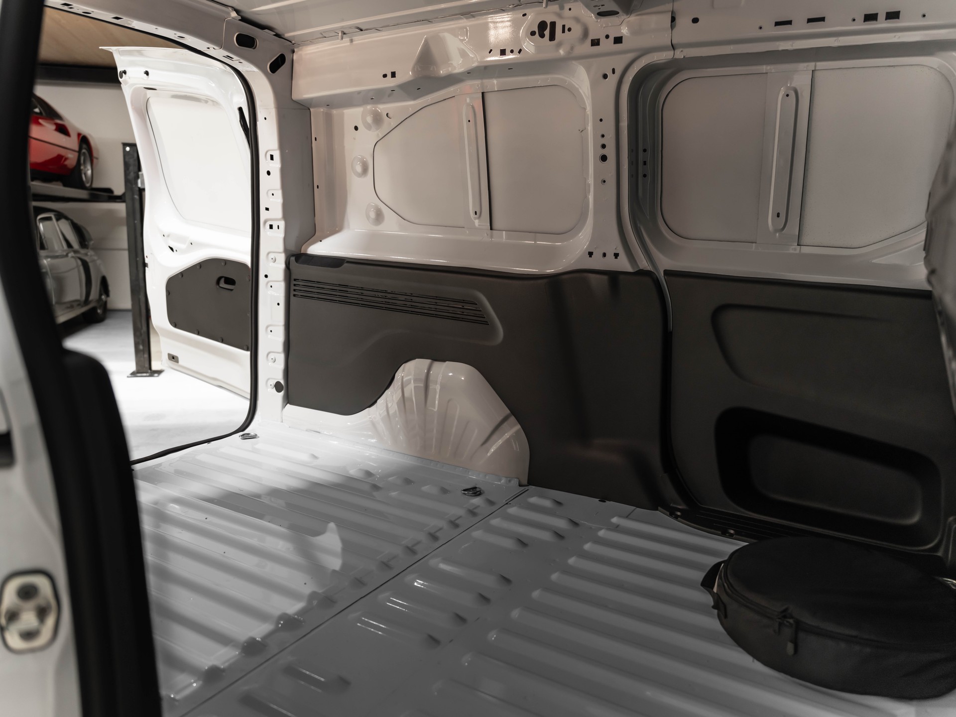 PEUGEOT e-Partner Long 50kWh Premium-image-2
