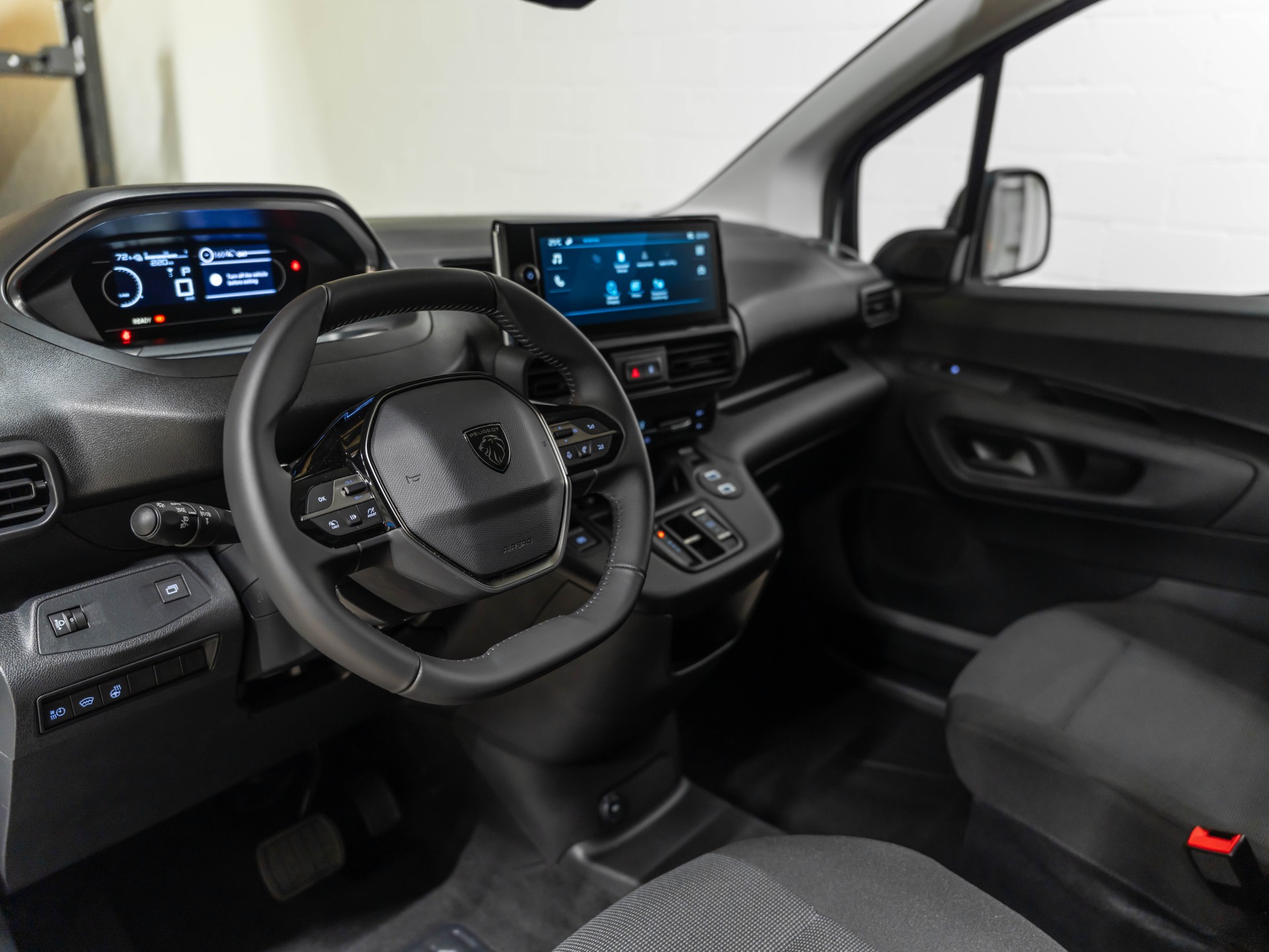 PEUGEOT e-Partner Long 50kWh Premium-image-28