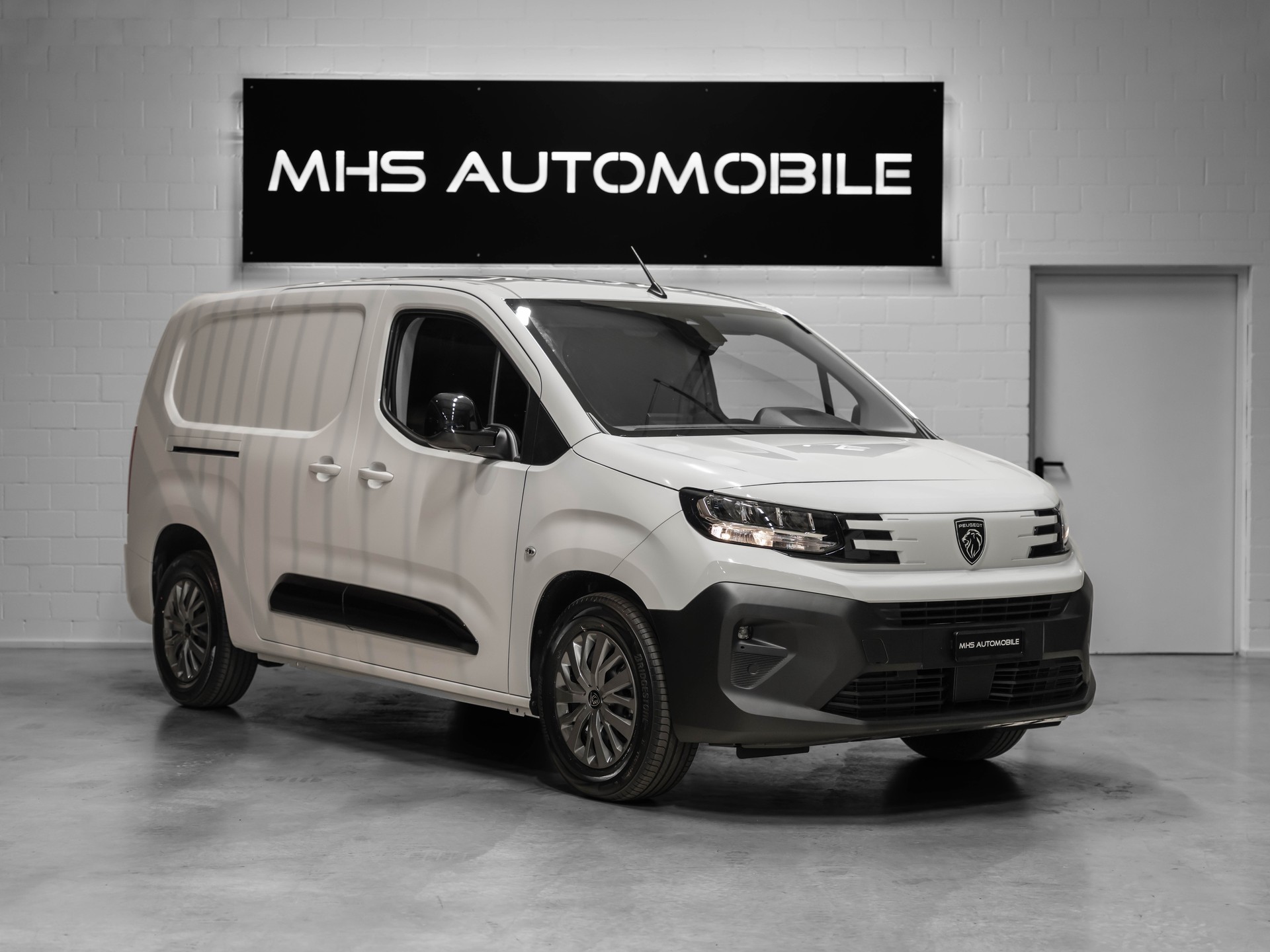 PEUGEOT e-Partner Long 50kWh Premium-image-22