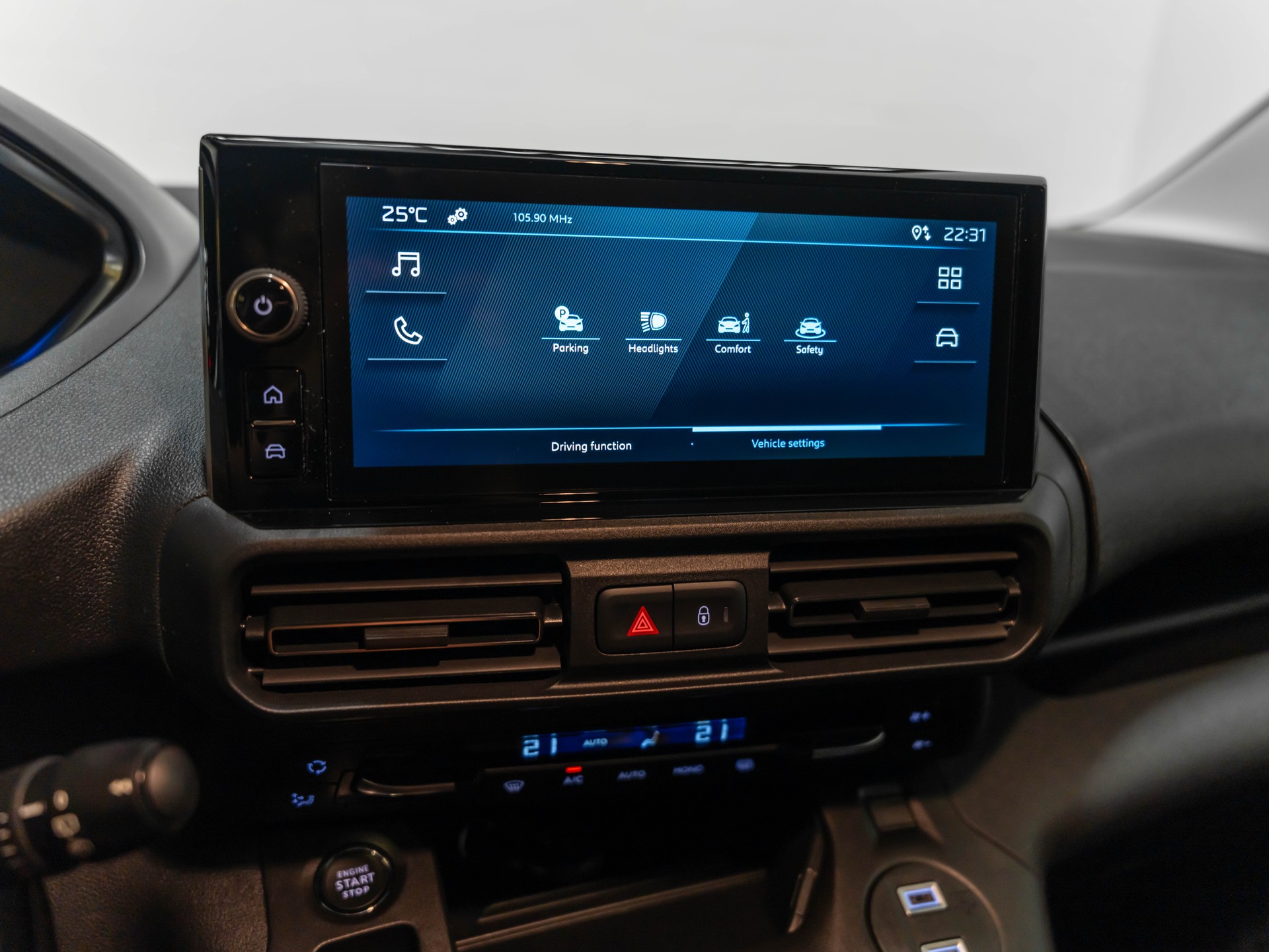 PEUGEOT e-Partner Long 50kWh Premium-image-9