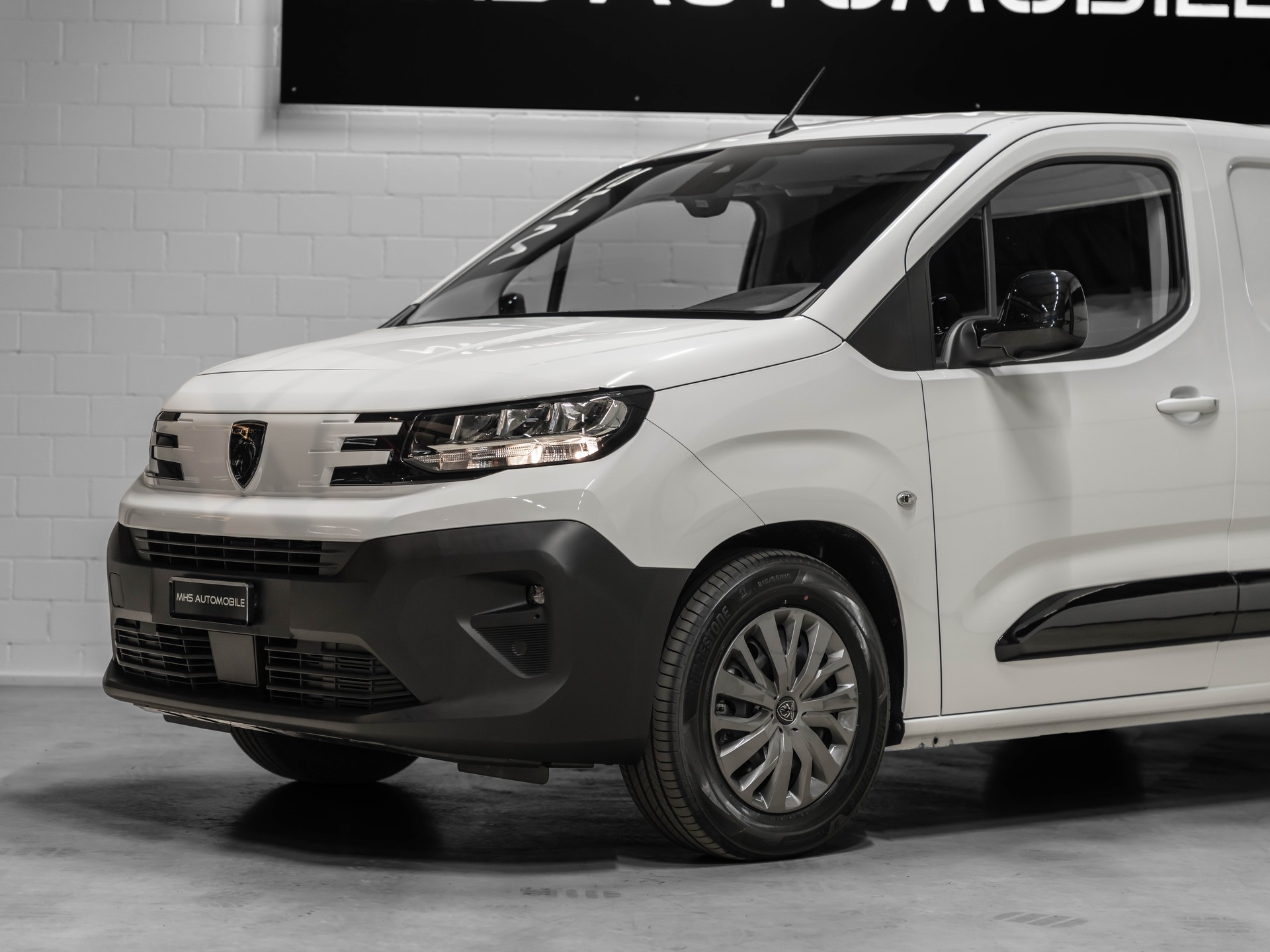 PEUGEOT e-Partner Long 50kWh Premium-image-6