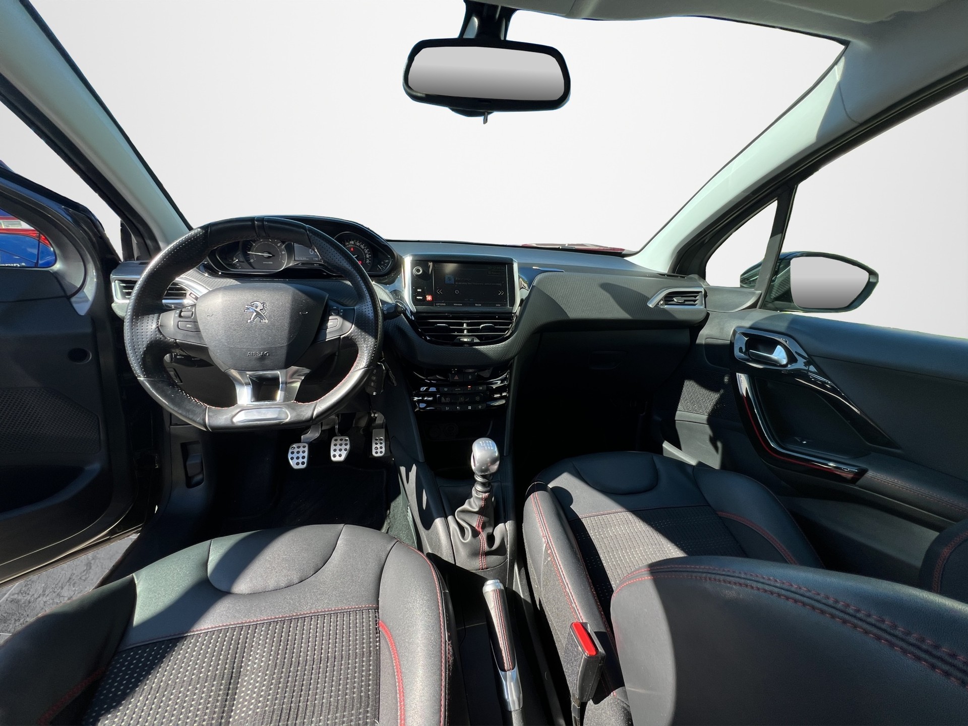 PEUGEOT 208 1.2 PureTech GT Line-image-12