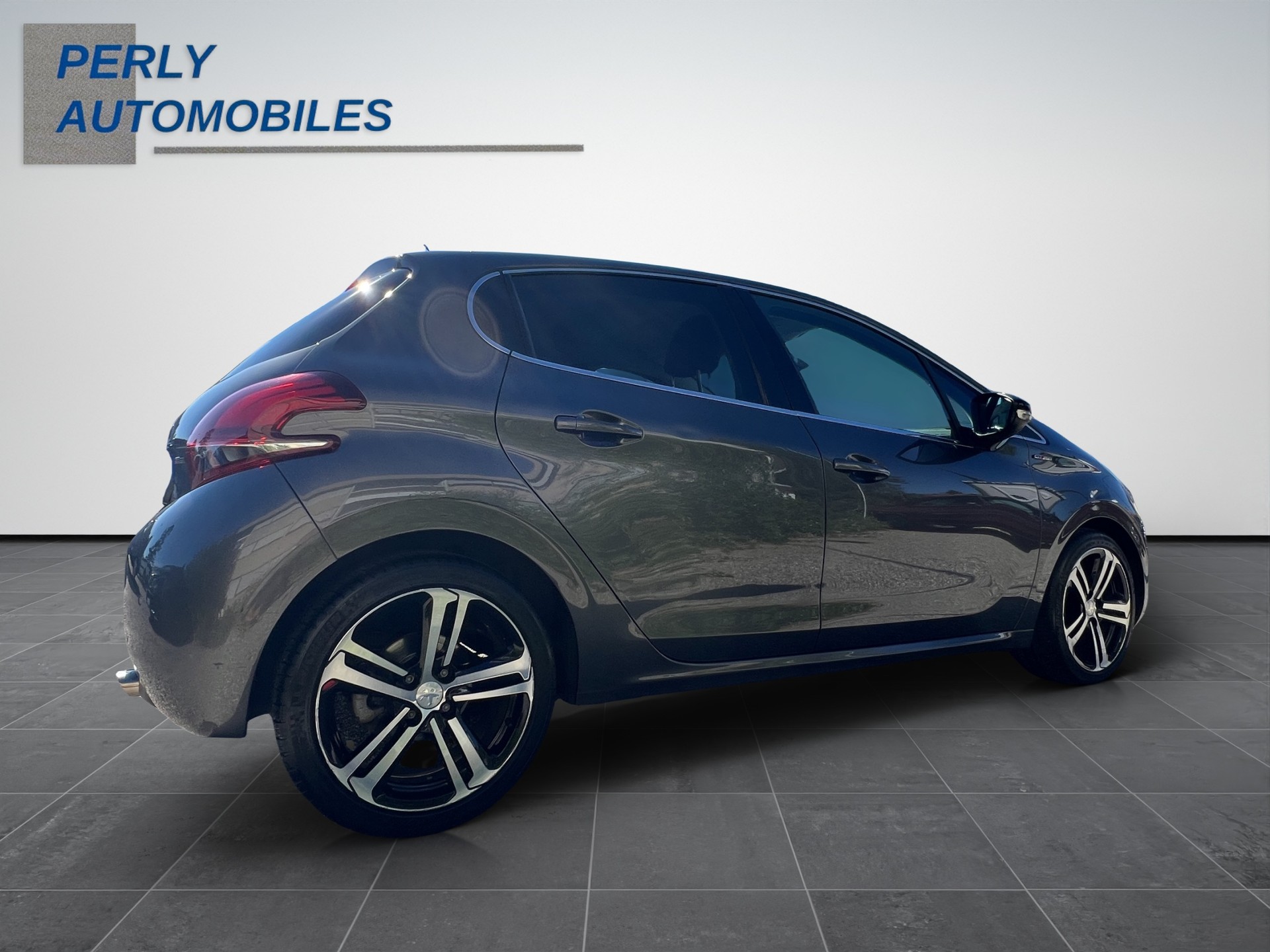 PEUGEOT 208 1.2 PureTech GT Line-image-5