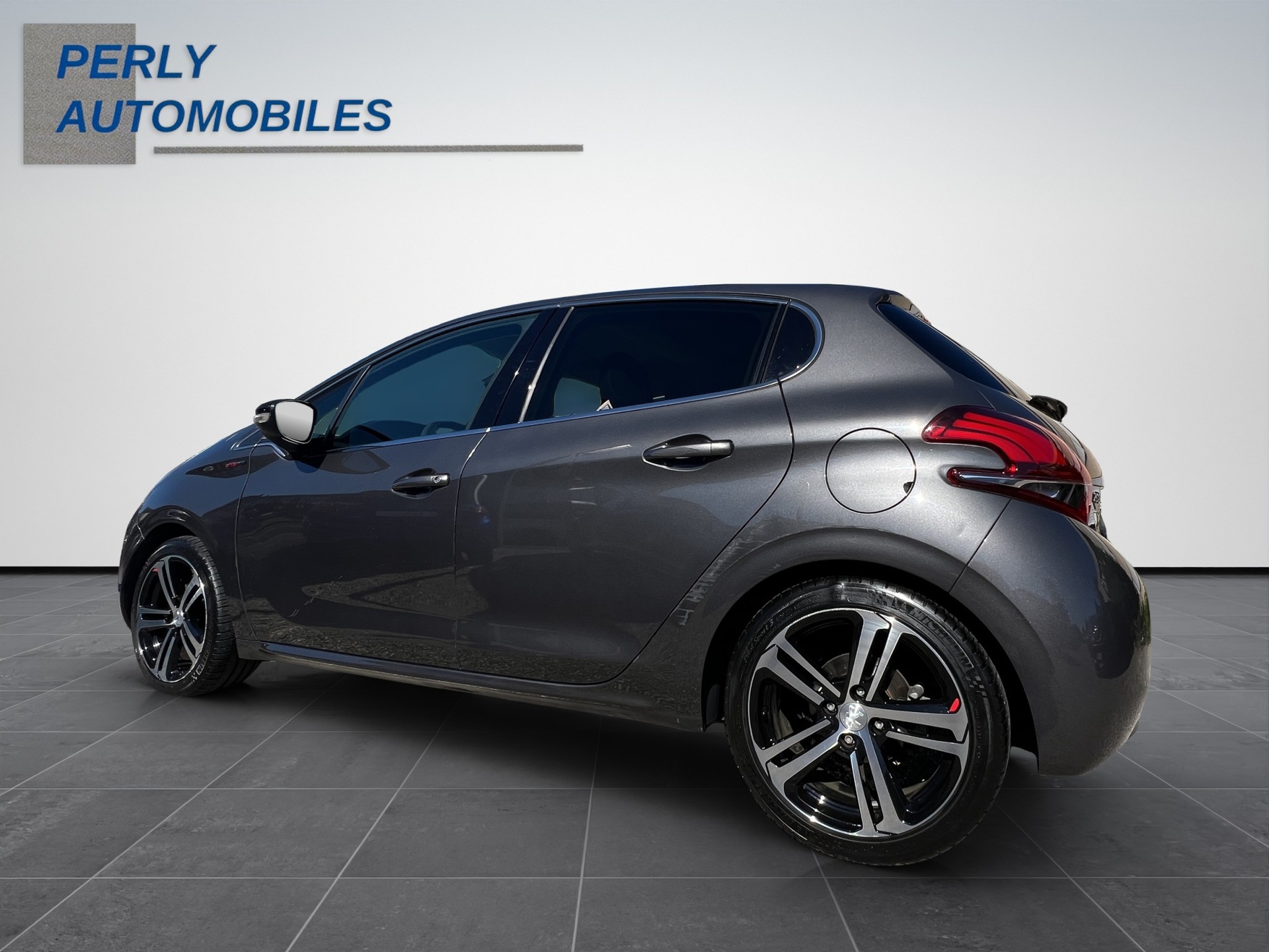 PEUGEOT 208 1.2 PureTech GT Line-image-3