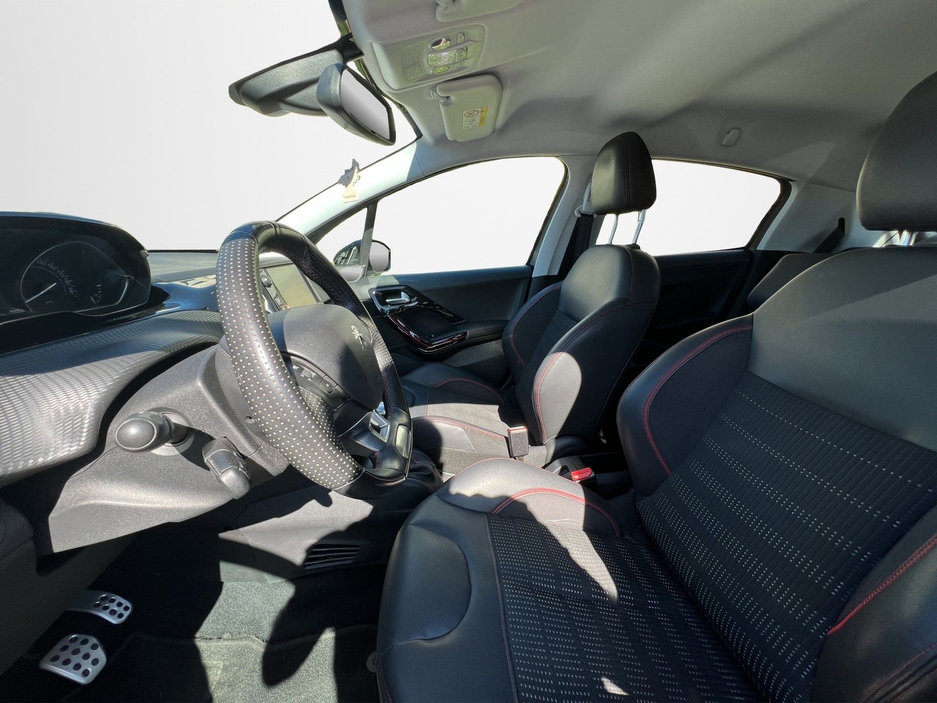PEUGEOT 208 1.2 PureTech GT Line-image-8
