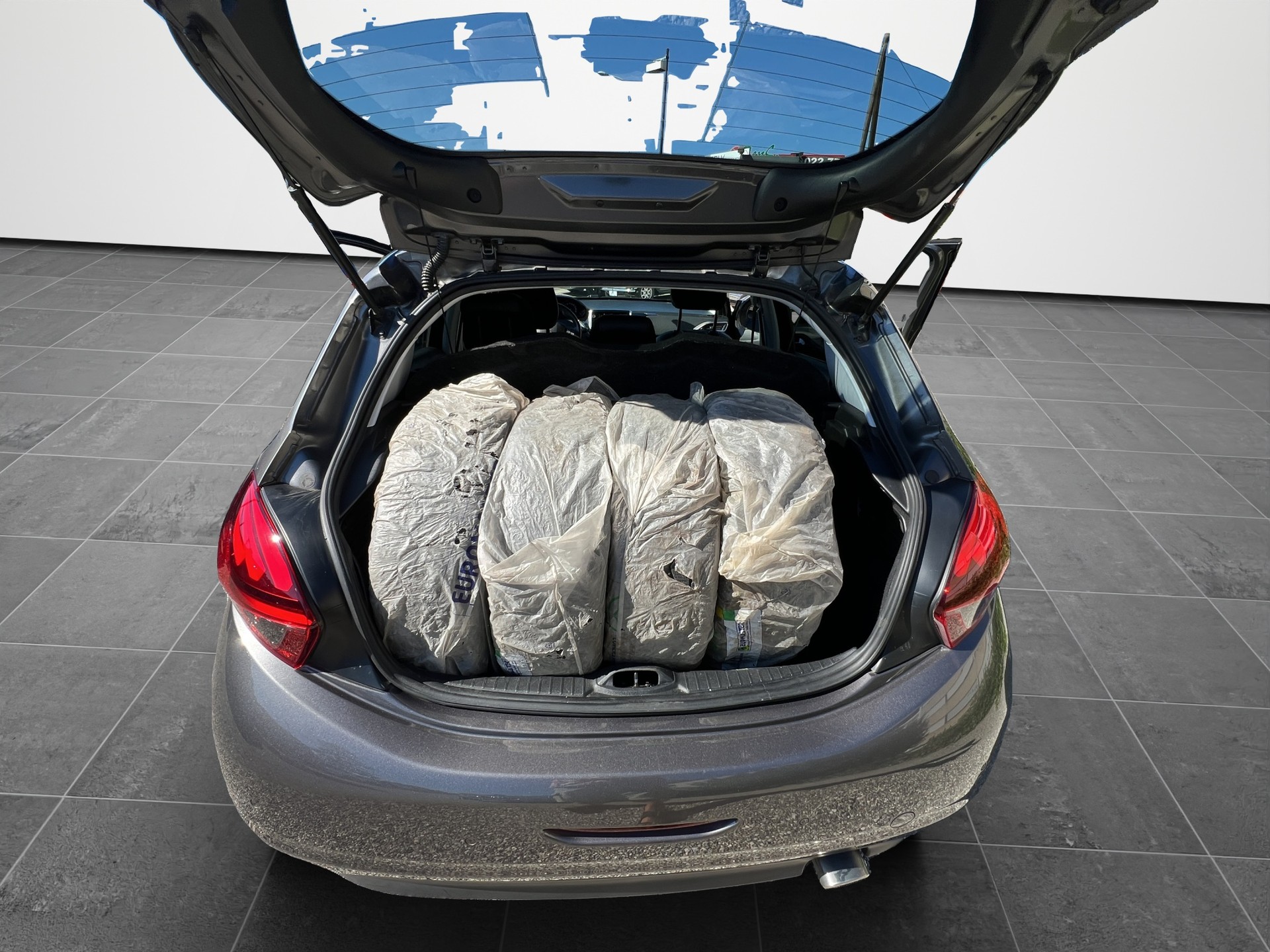 PEUGEOT 208 1.2 PureTech GT Line-image-14