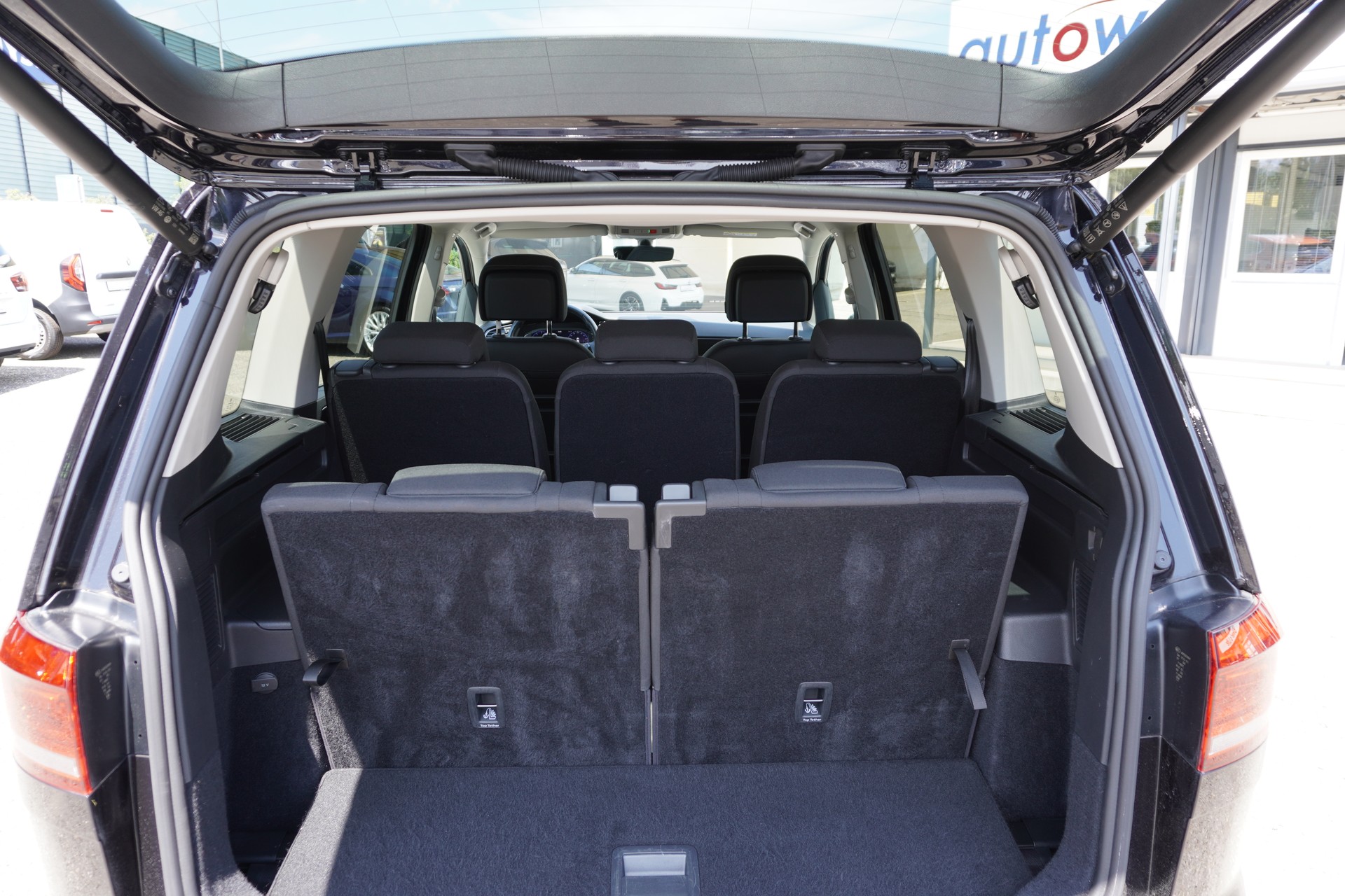 VW Touran 1.5 TSI EVO Highline DSG 7-PLÄTZER R-LINE!!!-image-10