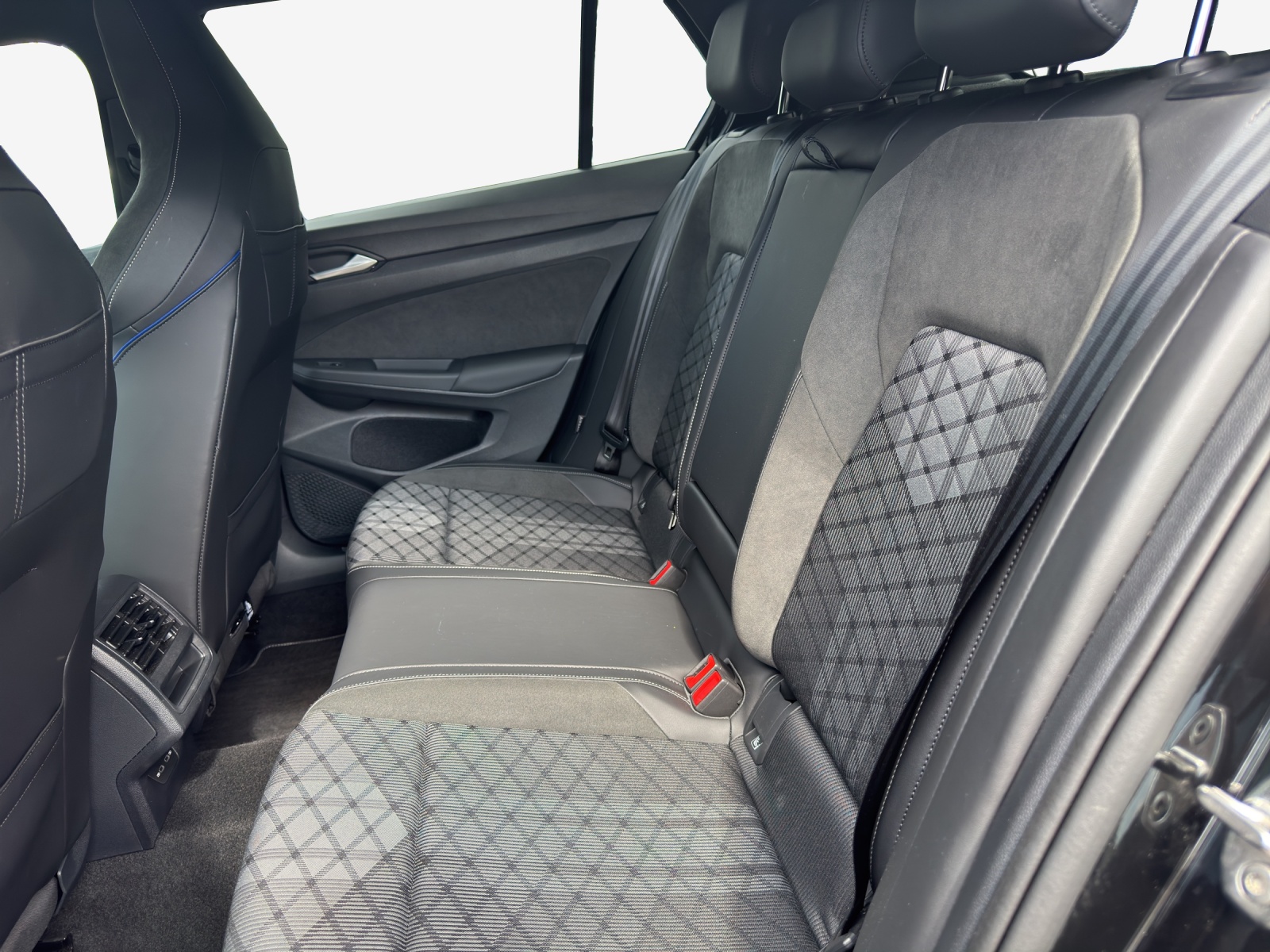 VW Golf 2.0 TSI R-Line DSG 4 Motion-image-11