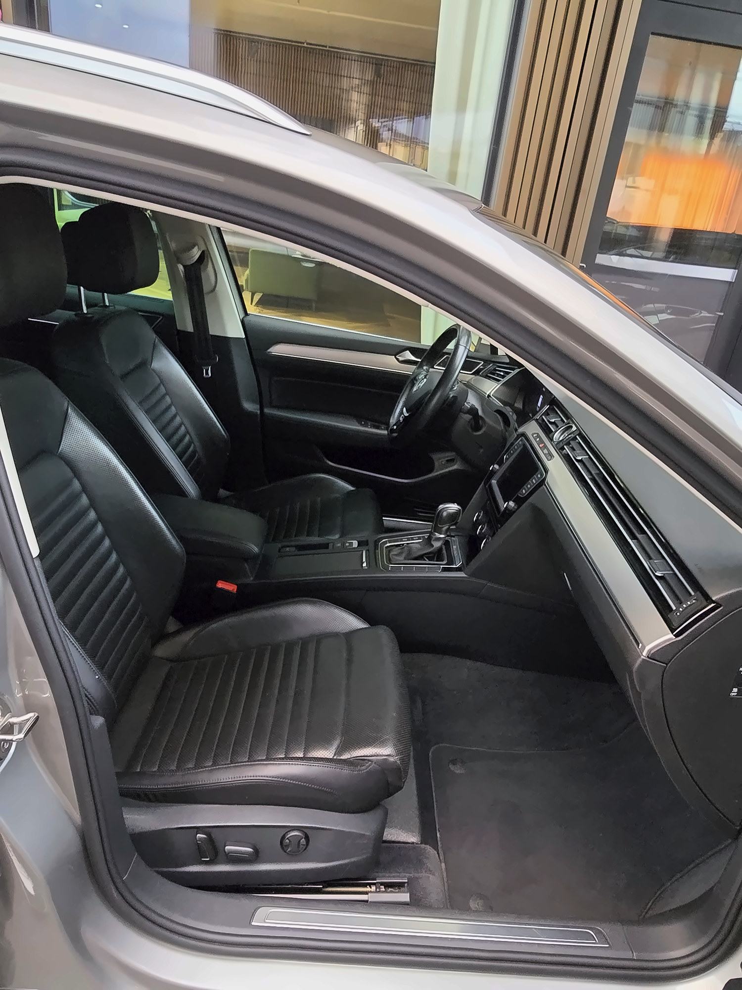 VW 2.0 TDI 240 SCR Highl. DSG 4m-image-6