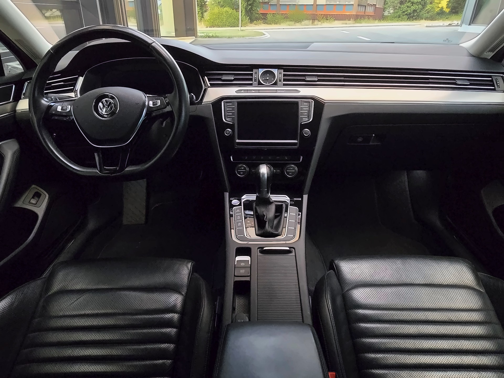 VW 2.0 TDI 240 SCR Highl. DSG 4m-image-4